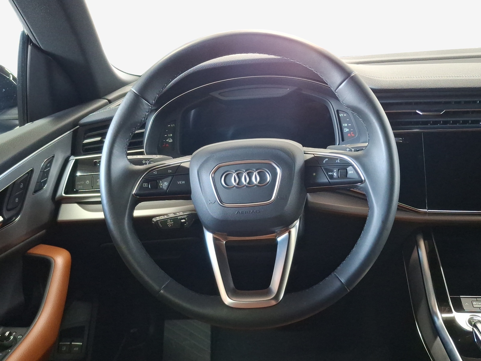 AUDI Q8 55 TFSI e quattro PHEV tiptronic-image-9
