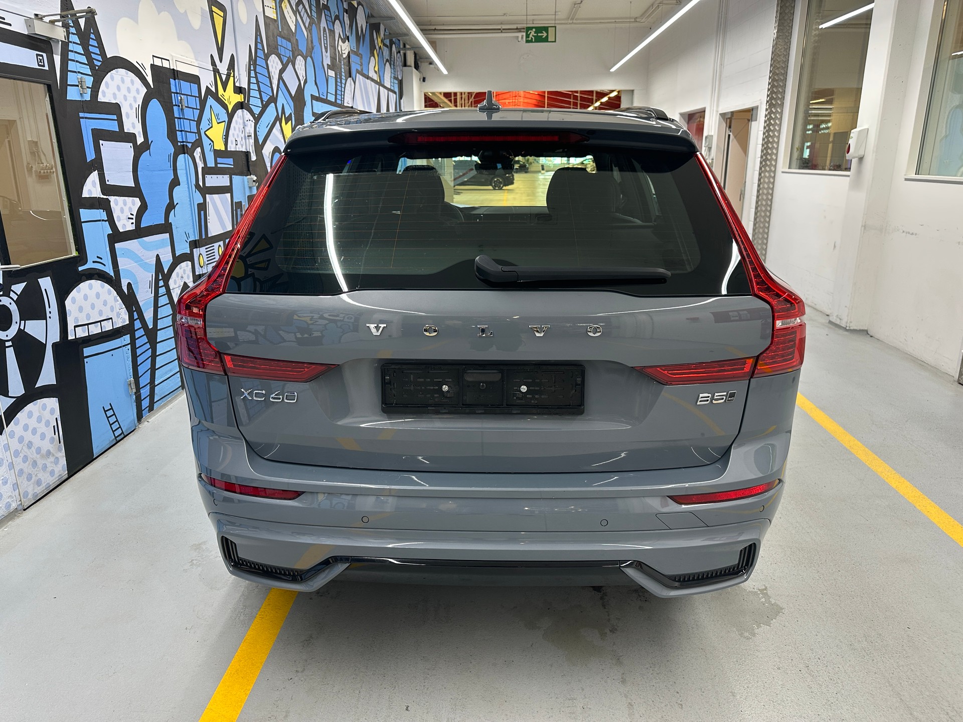 VOLVO XC60 B5 Diesel Mild Hybrid AWD R-Design Geartronic-image-3