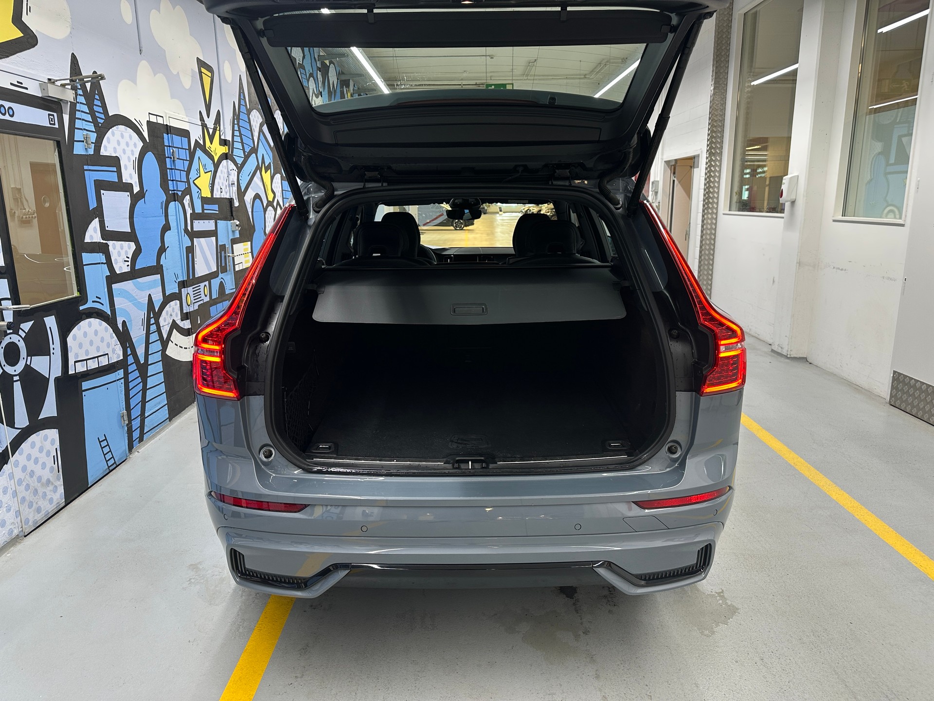 VOLVO XC60 B5 Diesel Mild Hybrid AWD R-Design Geartronic-image-4