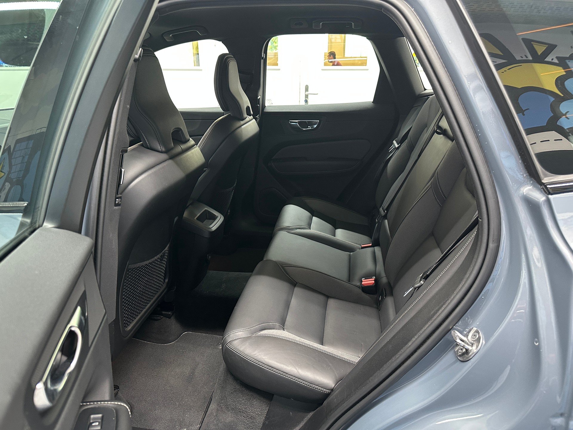 VOLVO XC60 B5 Diesel Mild Hybrid AWD R-Design Geartronic-image-7