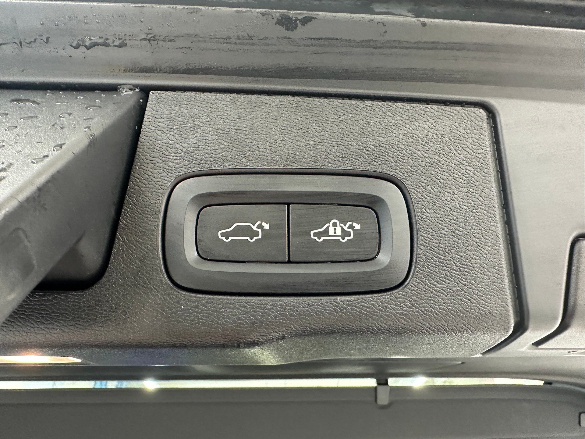 VOLVO XC60 B5 Diesel Mild Hybrid AWD R-Design Geartronic-image-11
