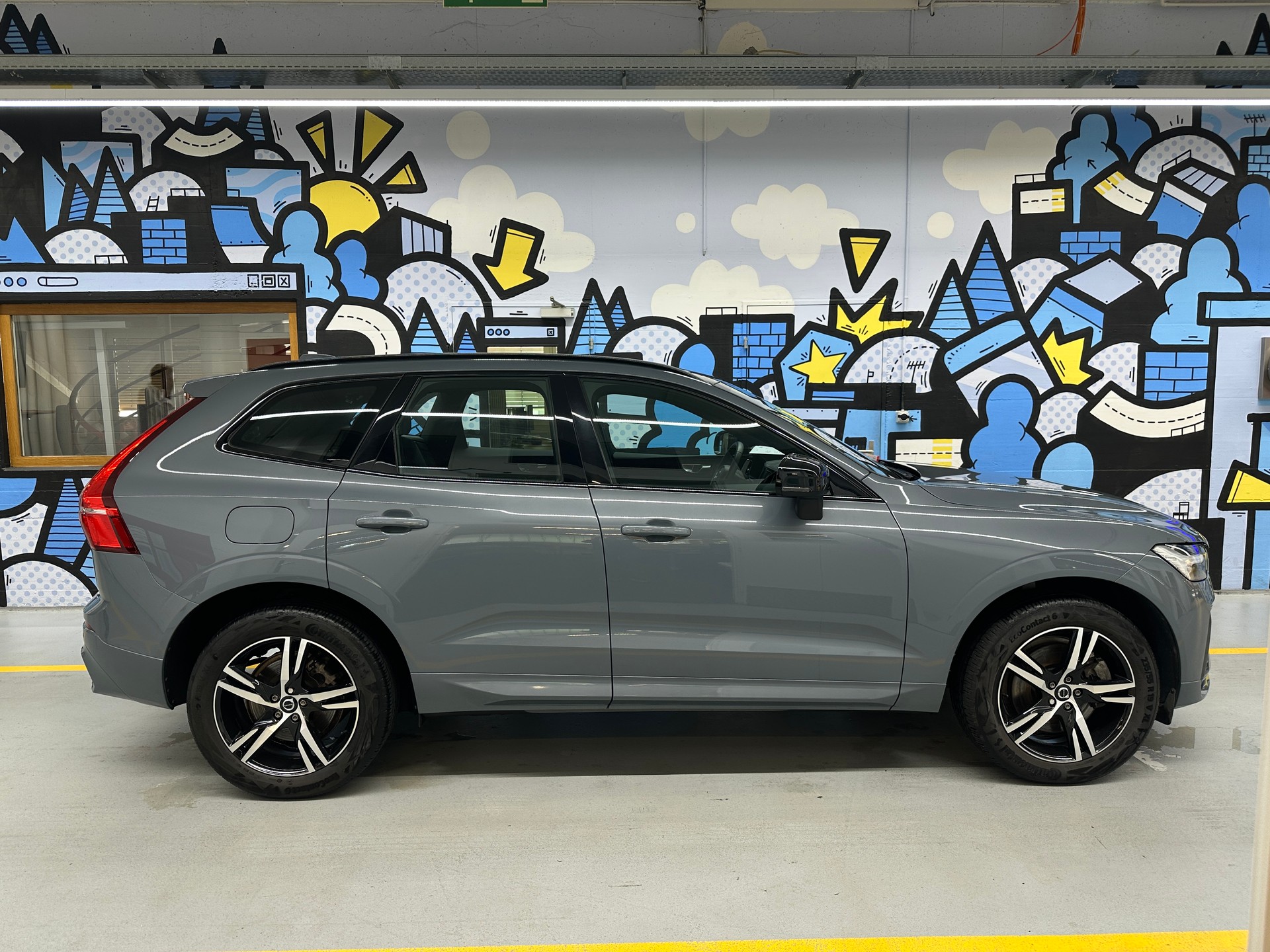 VOLVO XC60 B5 Diesel Mild Hybrid AWD R-Design Geartronic-image-2