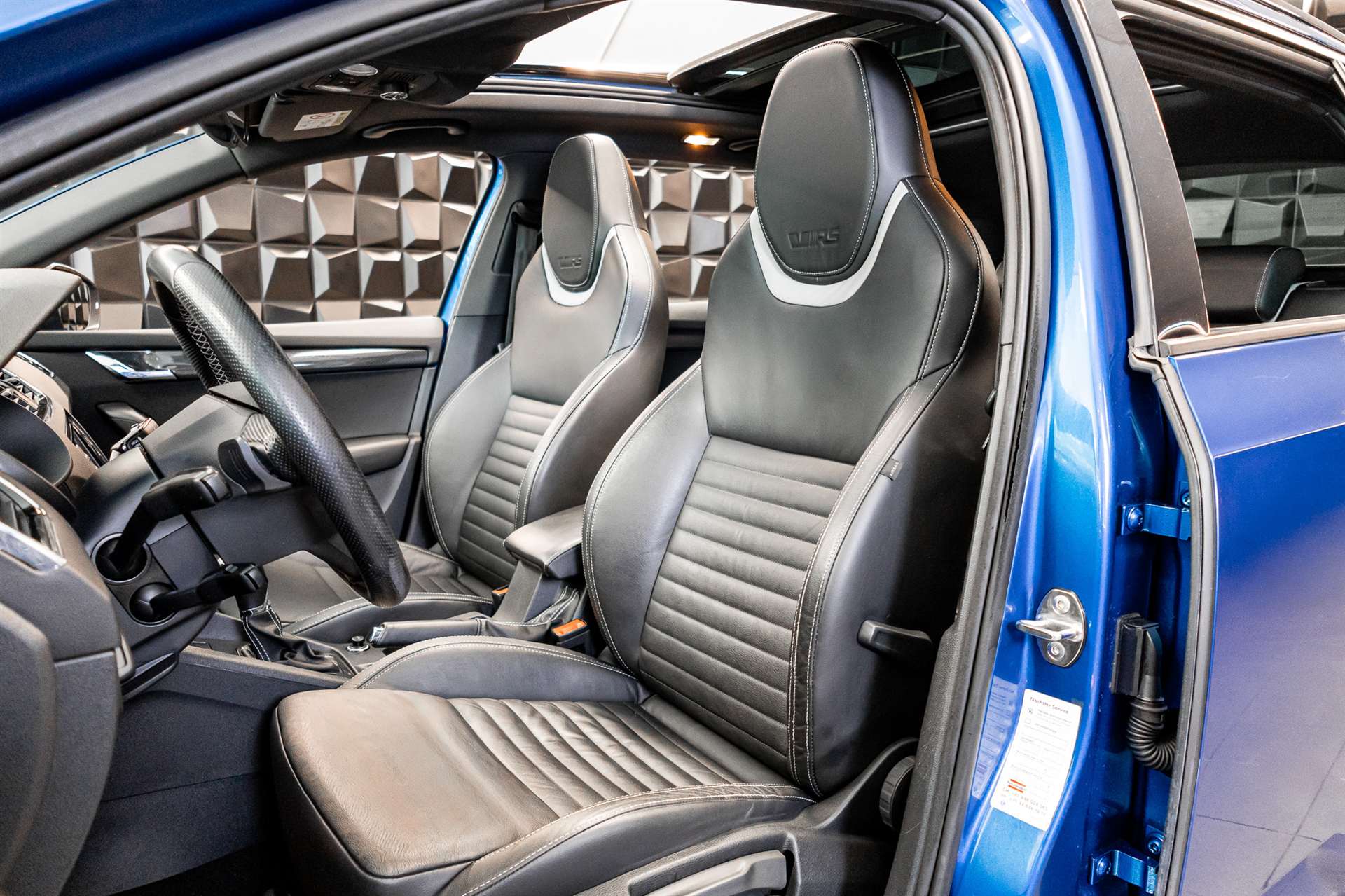 SKODA Octavia Combi 2.0 TSI RS DSG-image-14