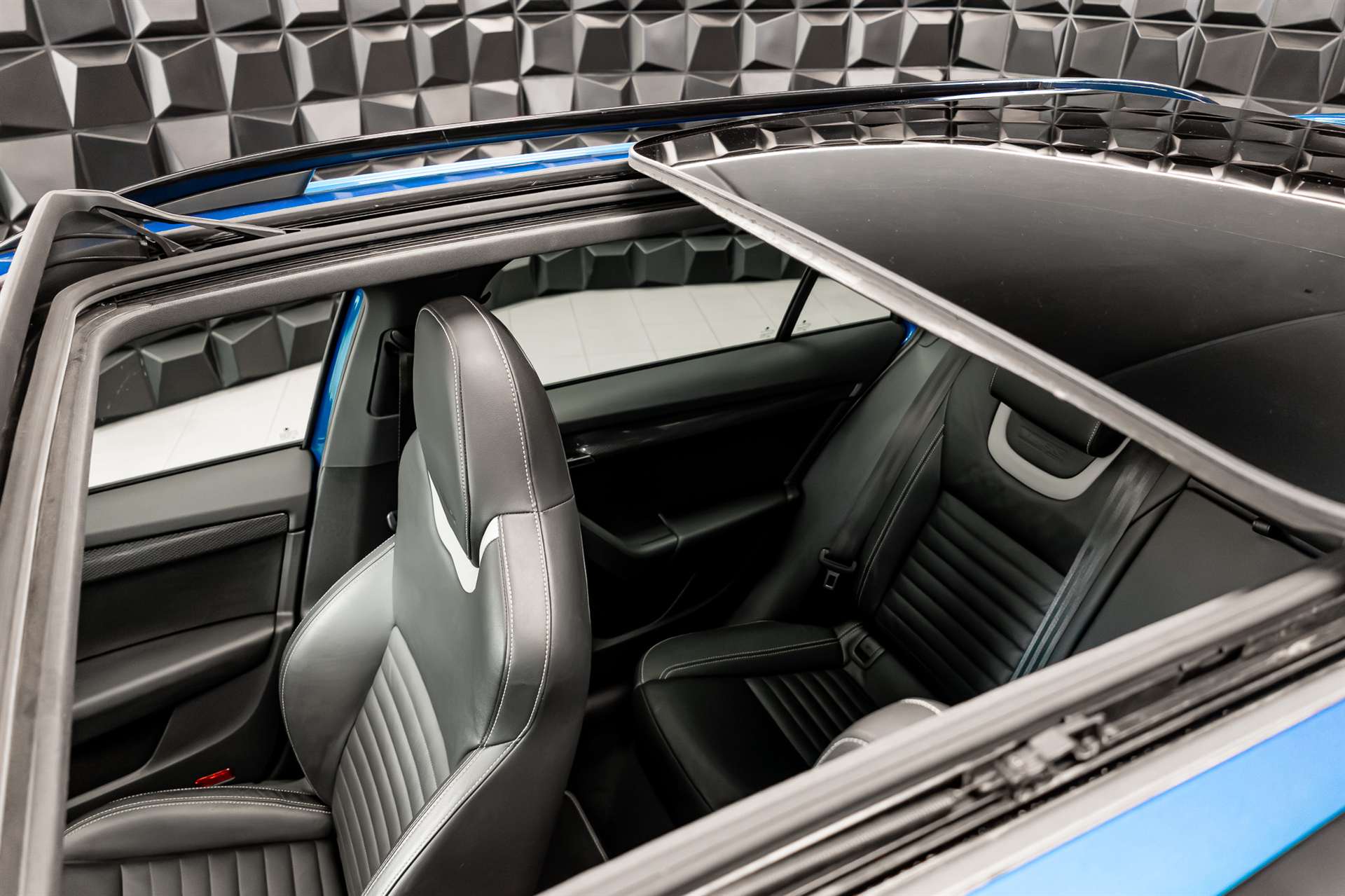 SKODA Octavia Combi 2.0 TSI RS DSG-image-5