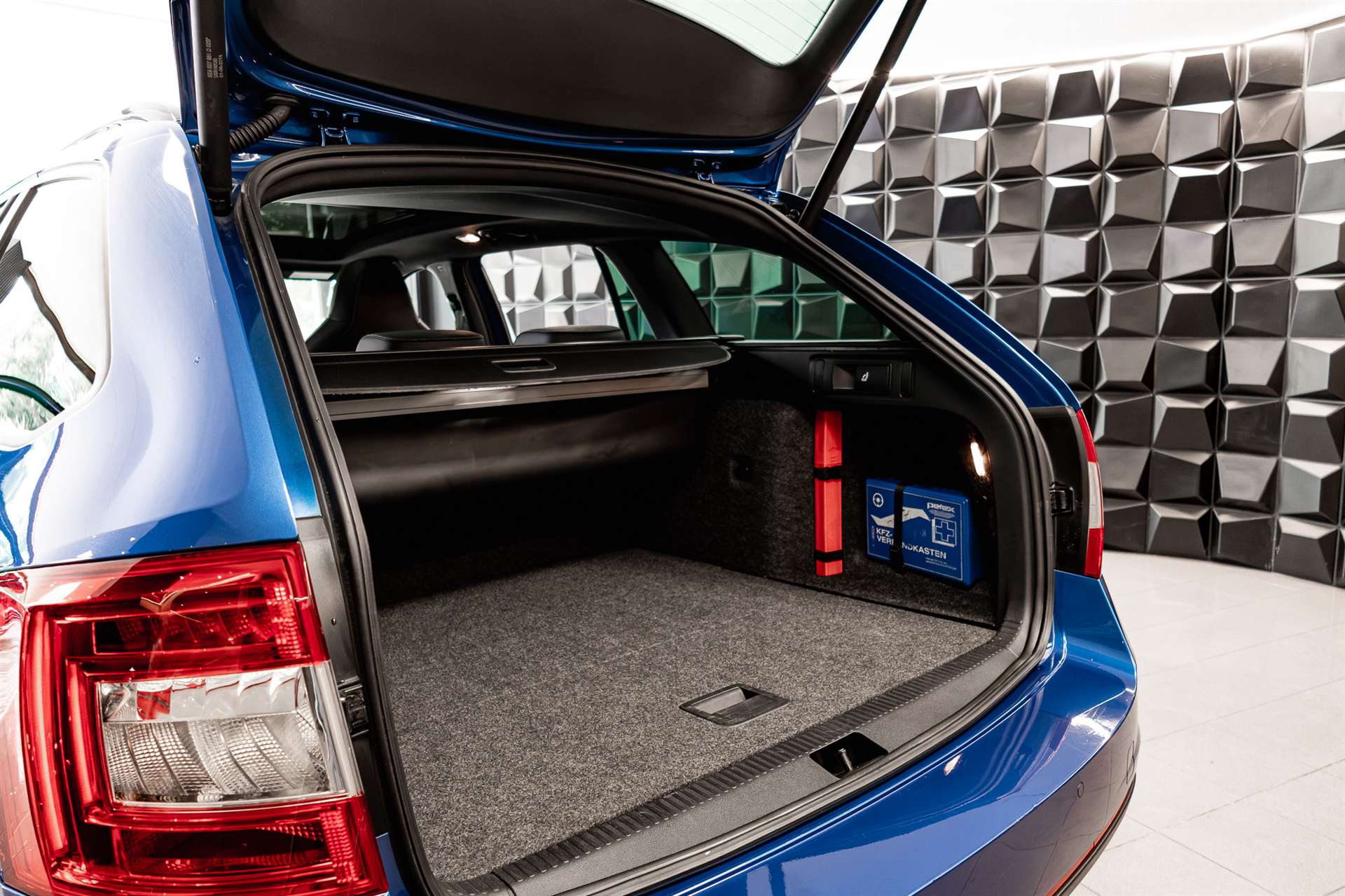 SKODA Octavia Combi 2.0 TSI RS DSG-image-27