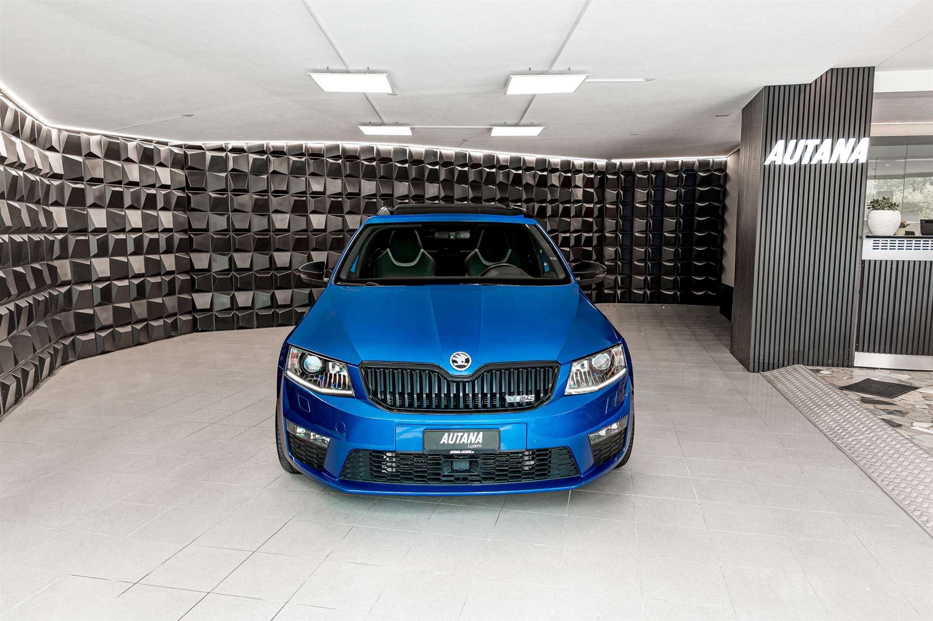 SKODA Octavia Combi 2.0 TSI RS DSG-image-3