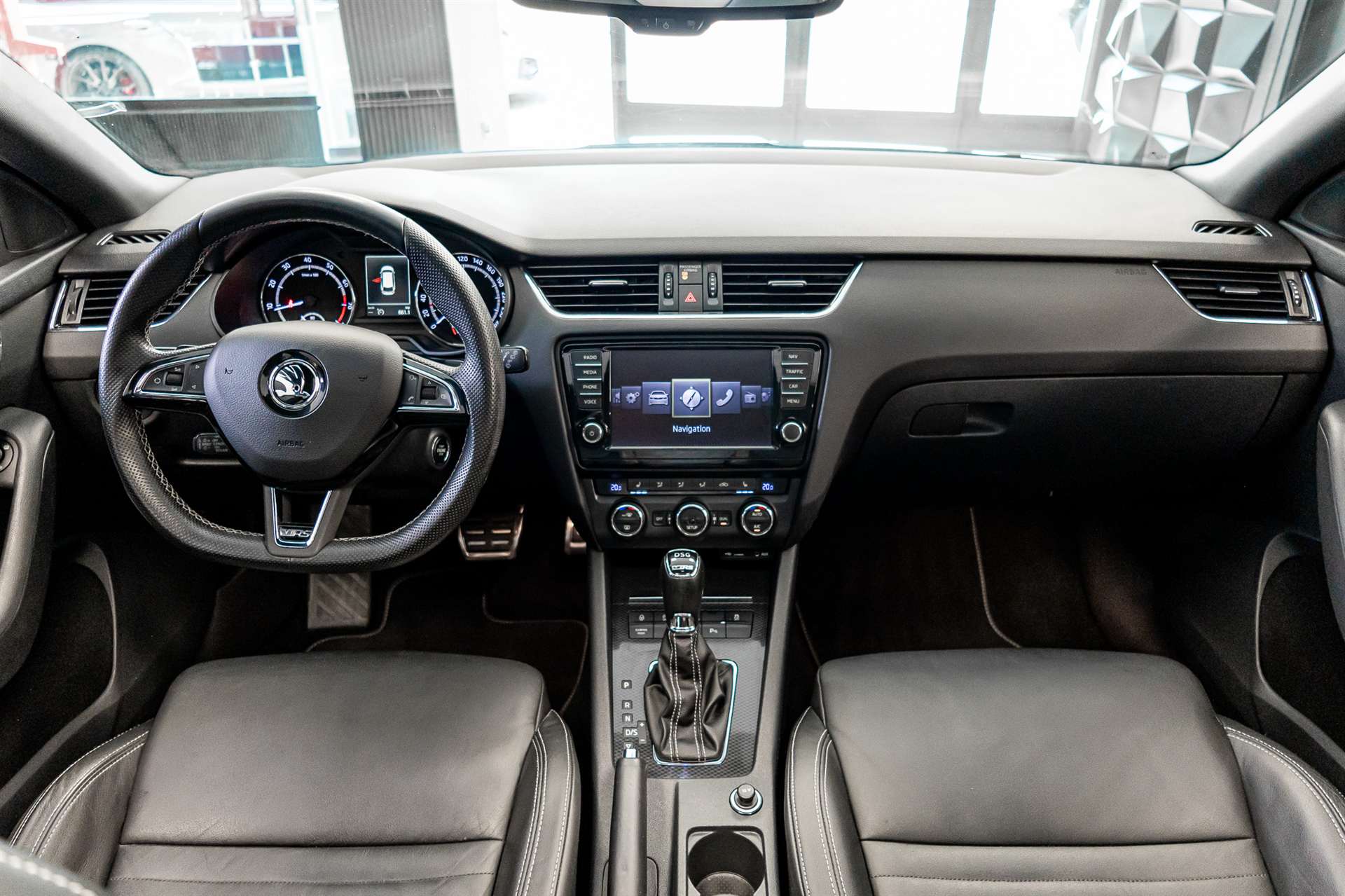 SKODA Octavia Combi 2.0 TSI RS DSG-image-6