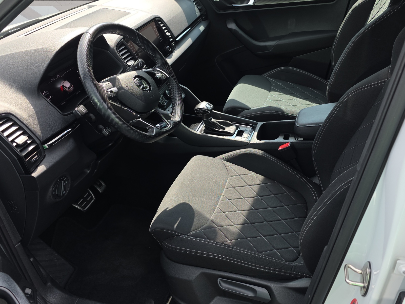 SKODA Karoq 2.0 TSI SportLine 4x4 DSG-image-4