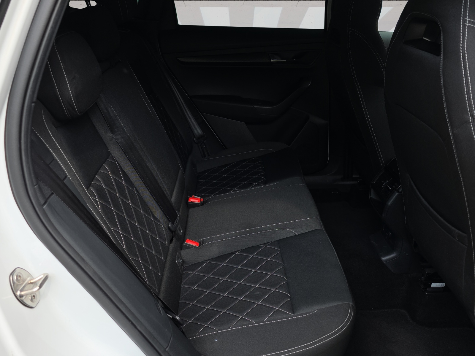 SKODA Karoq 2.0 TSI SportLine 4x4 DSG-image-8