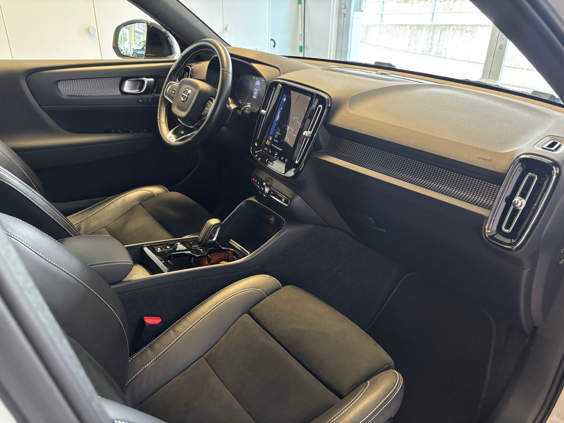 VOLVO XC40 T5 TwE R-Design DCT-image-8