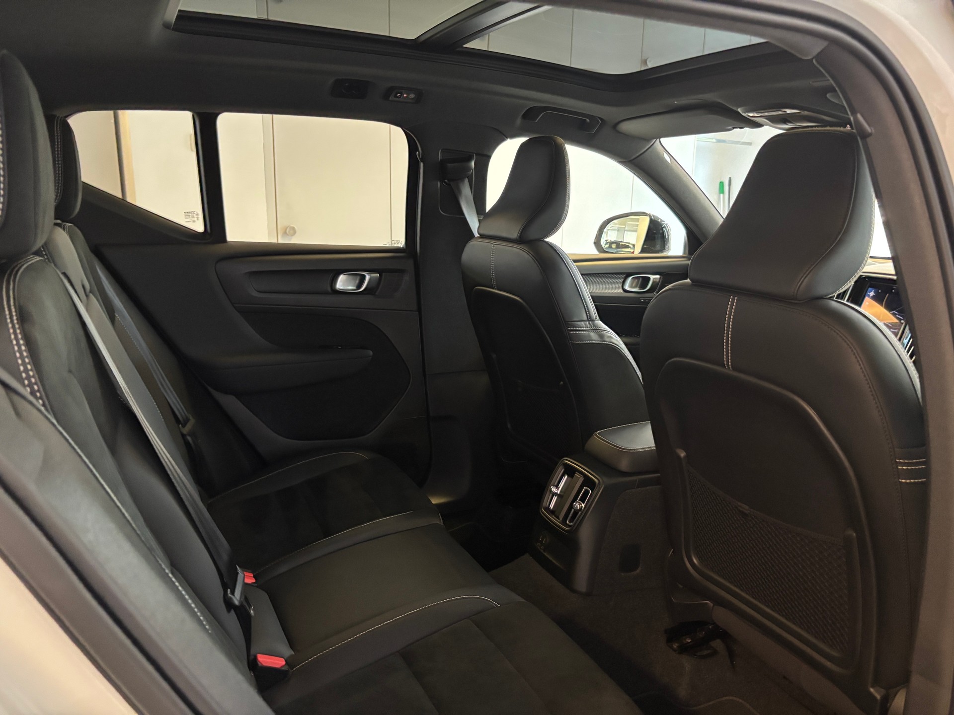 VOLVO XC40 T5 TwE R-Design DCT-image-13