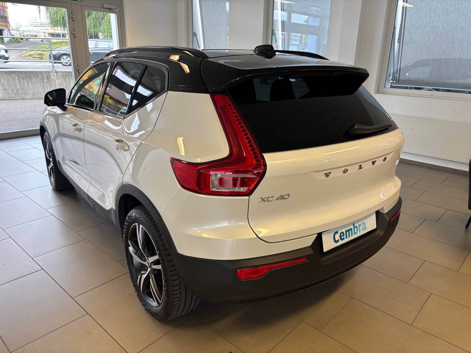 VOLVO XC40 T5 TwE R-Design DCT-image-3