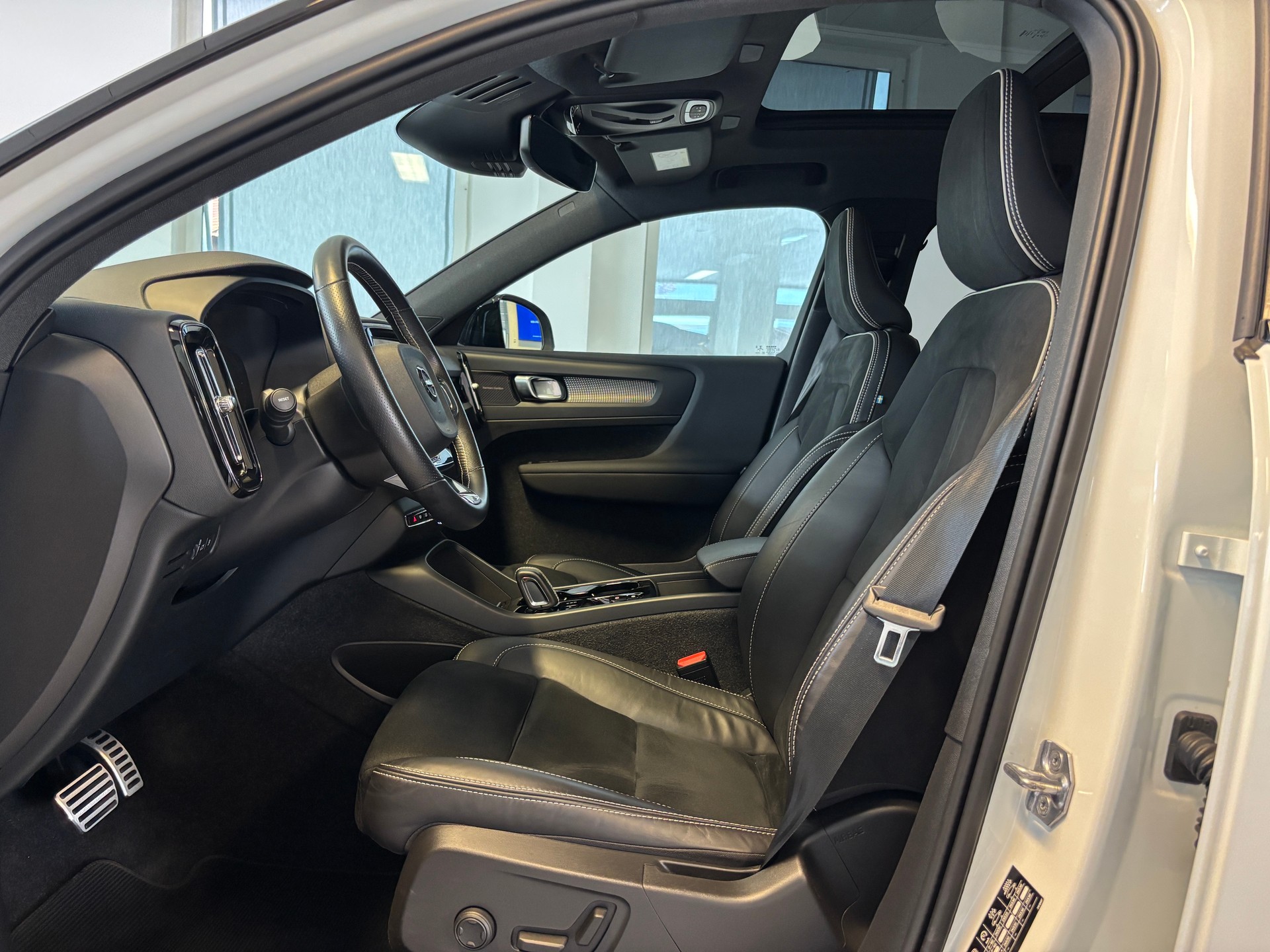 VOLVO XC40 T5 TwE R-Design DCT-image-6