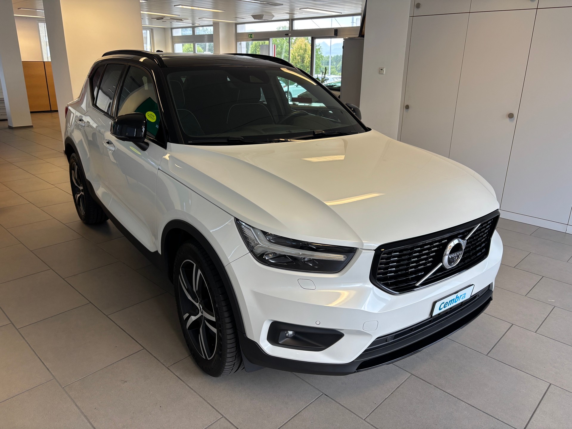 VOLVO XC40 T5 TwE R-Design DCT-image-1