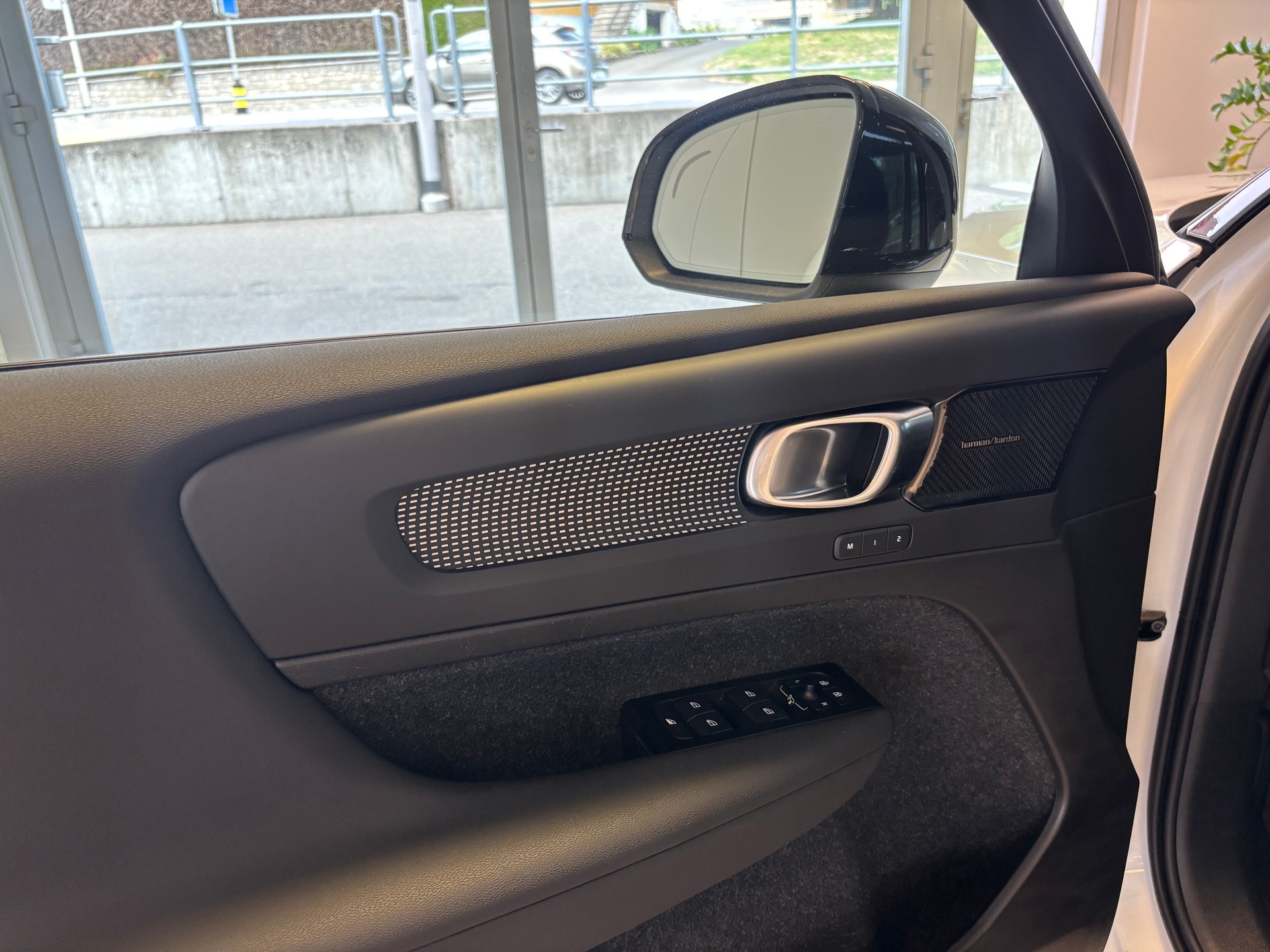 VOLVO XC40 T5 TwE R-Design DCT-image-7