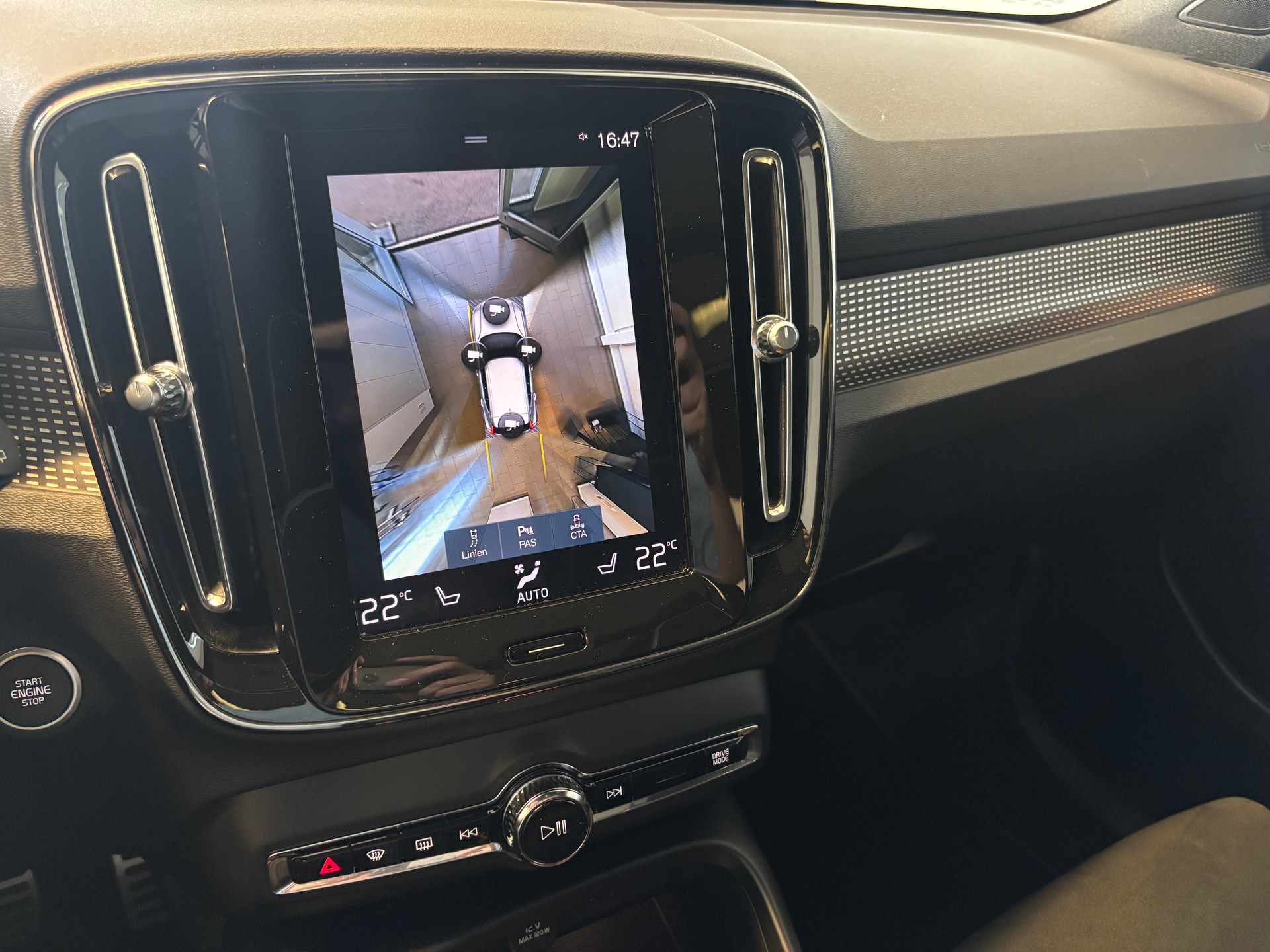 VOLVO XC40 T5 TwE R-Design DCT-image-11