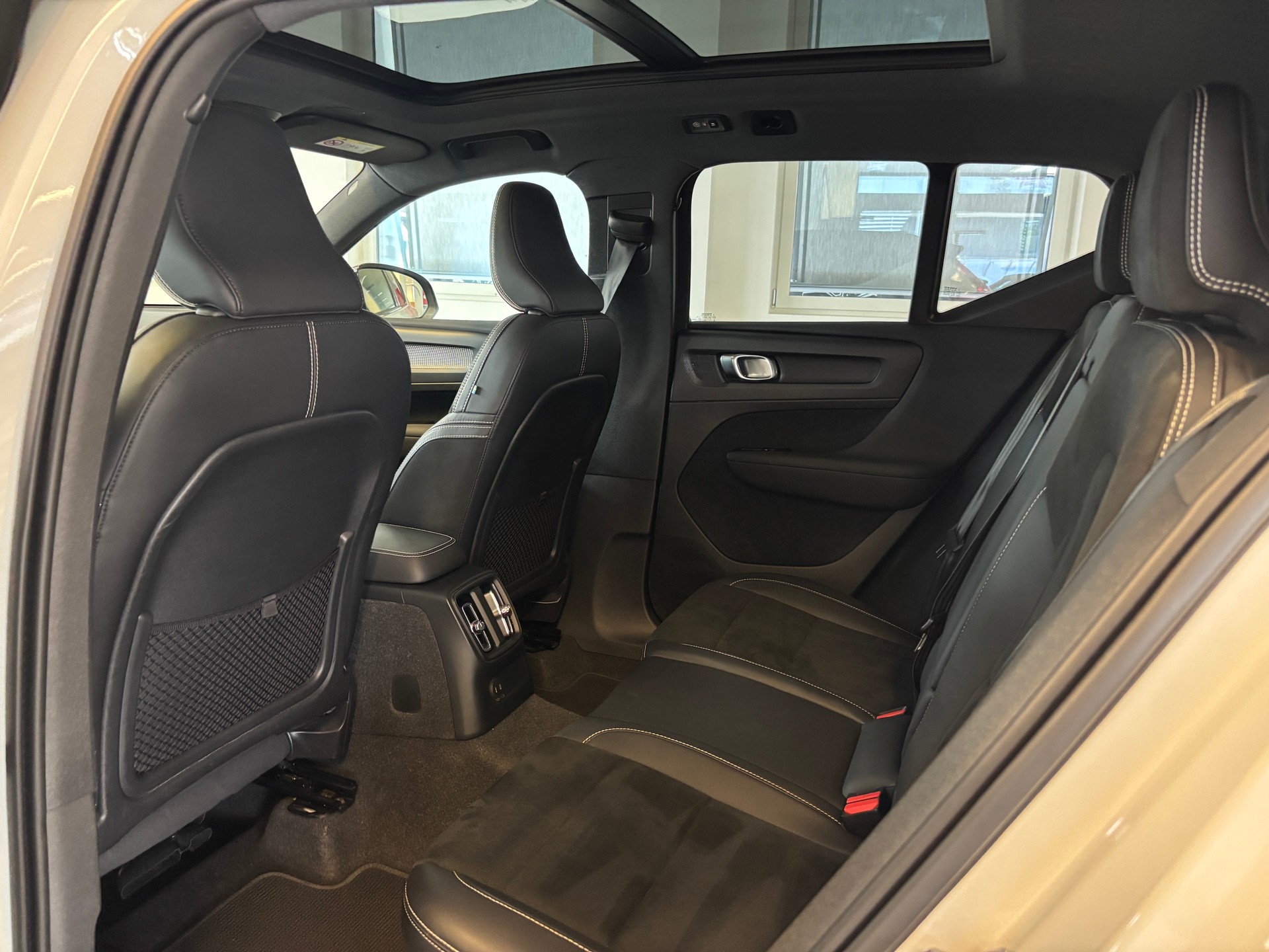 VOLVO XC40 T5 TwE R-Design DCT-image-12
