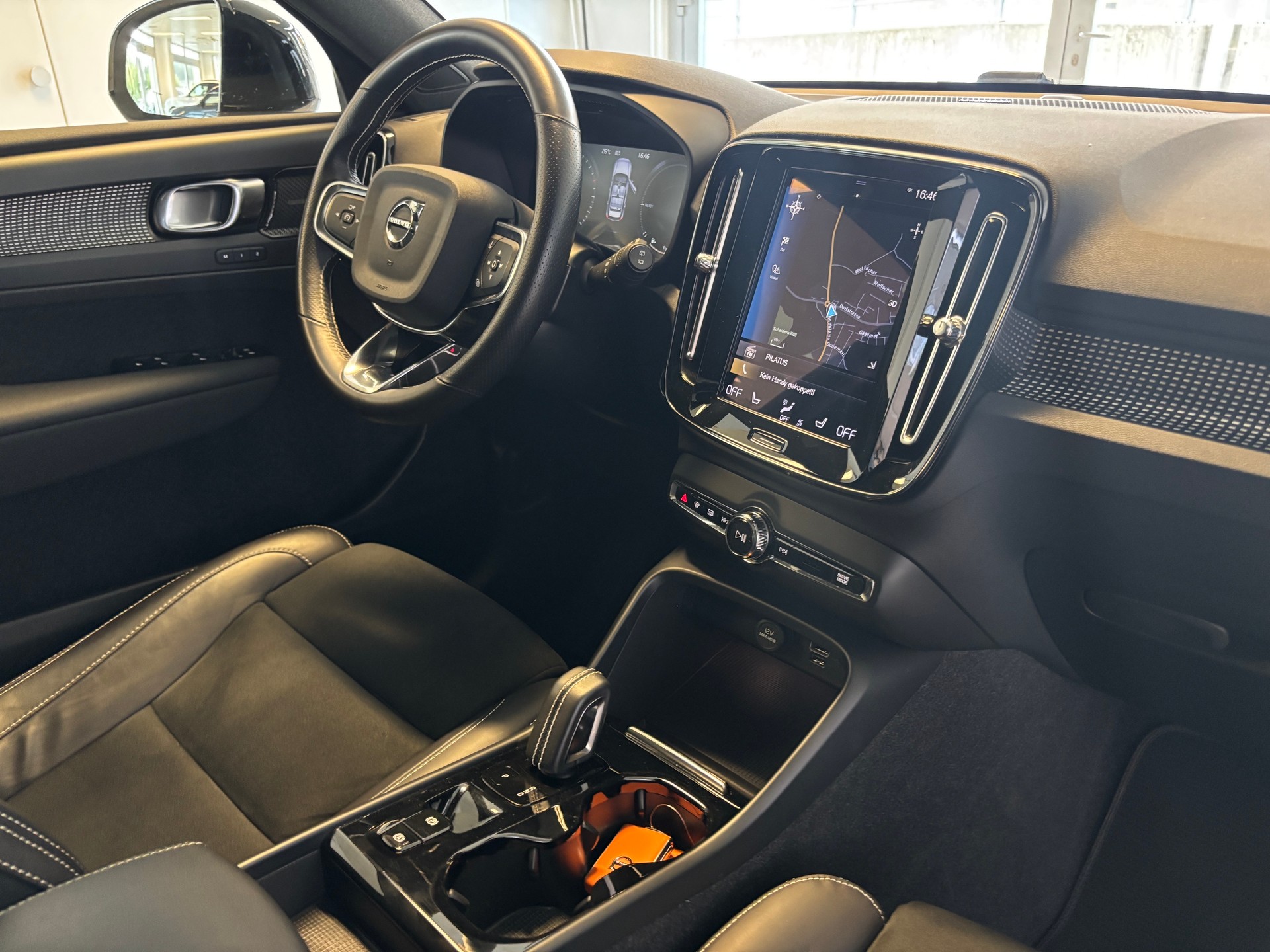 VOLVO XC40 T5 TwE R-Design DCT-image-9