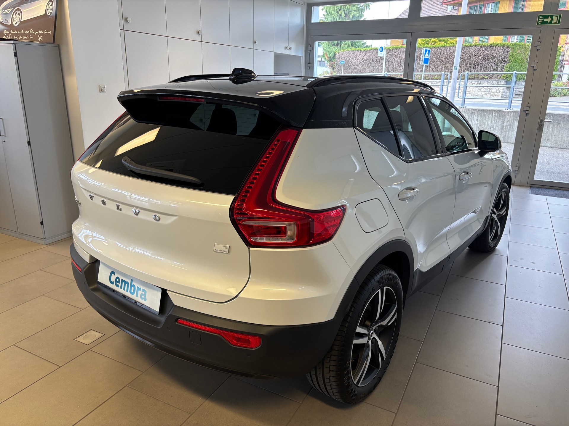 VOLVO XC40 T5 TwE R-Design DCT-image-2
