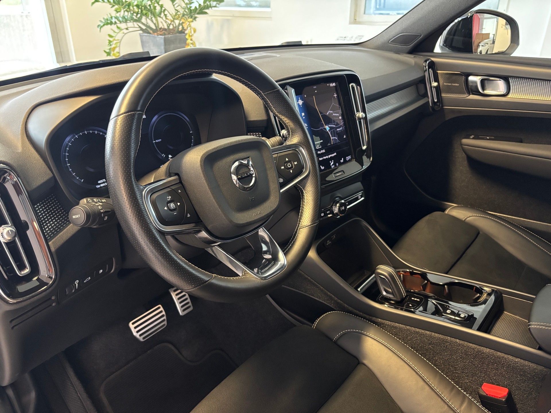 VOLVO XC40 T5 TwE R-Design DCT-image-5