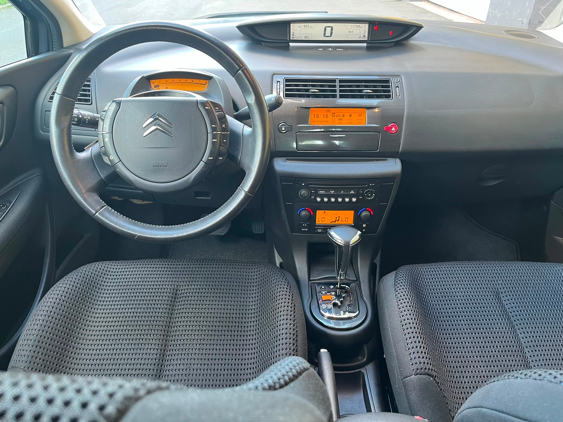 CITROEN C4 Berline 1.6i 16V SX-image-8