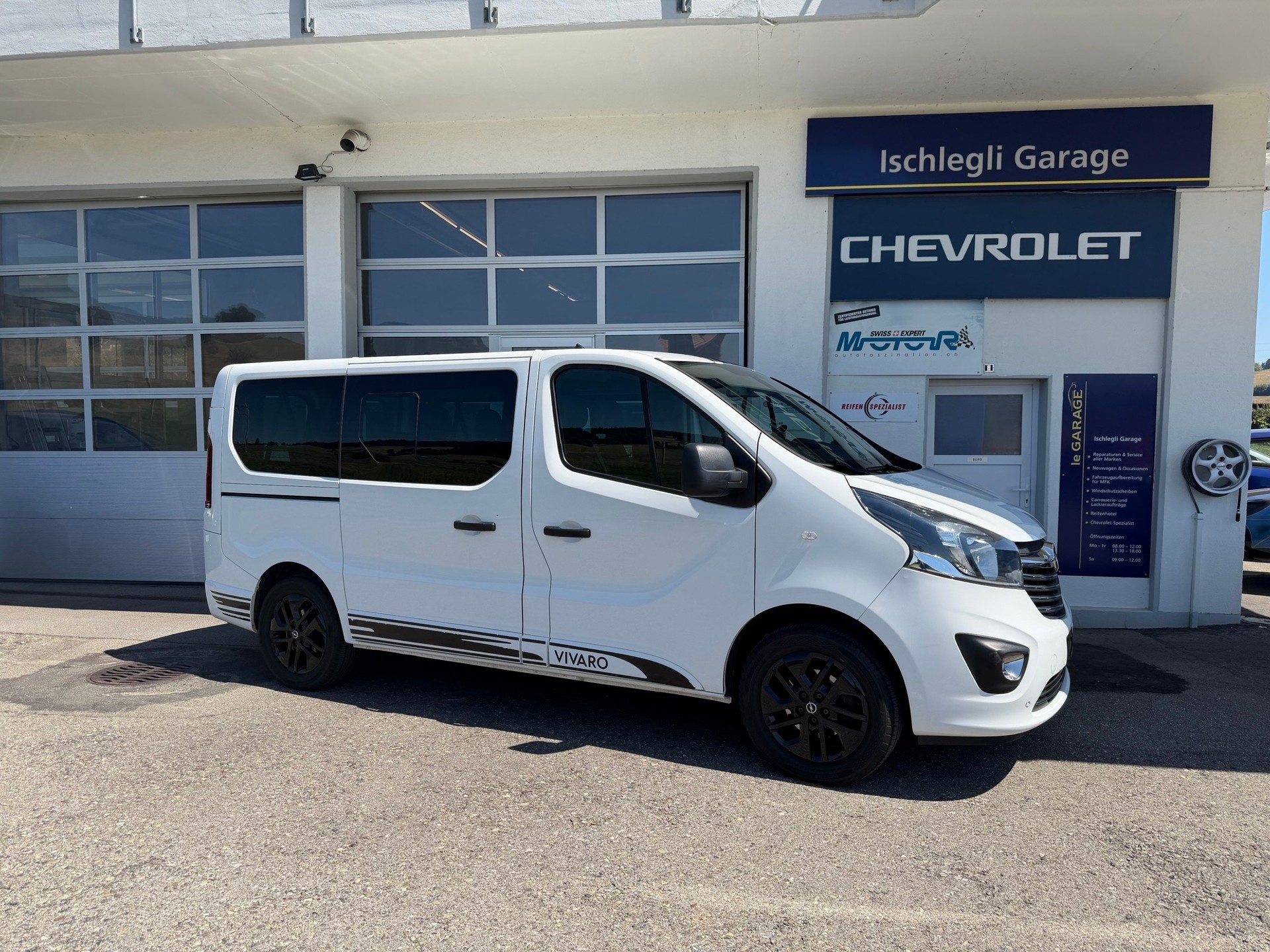 OPEL Vivaro 1.6 CDTI Combi+ 2.7t L1H1-image-0