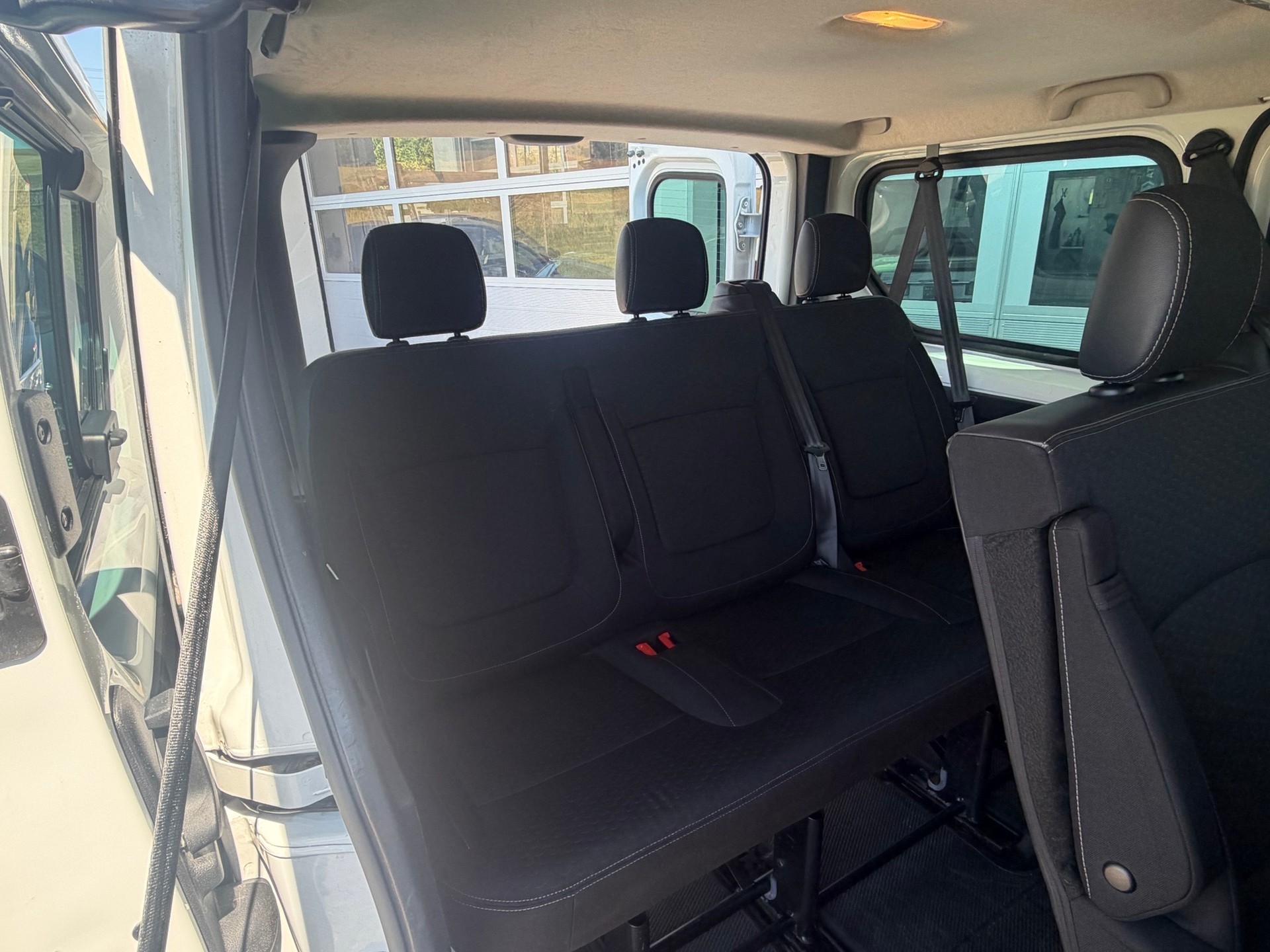 OPEL Vivaro 1.6 CDTI Combi+ 2.7t L1H1-image-9