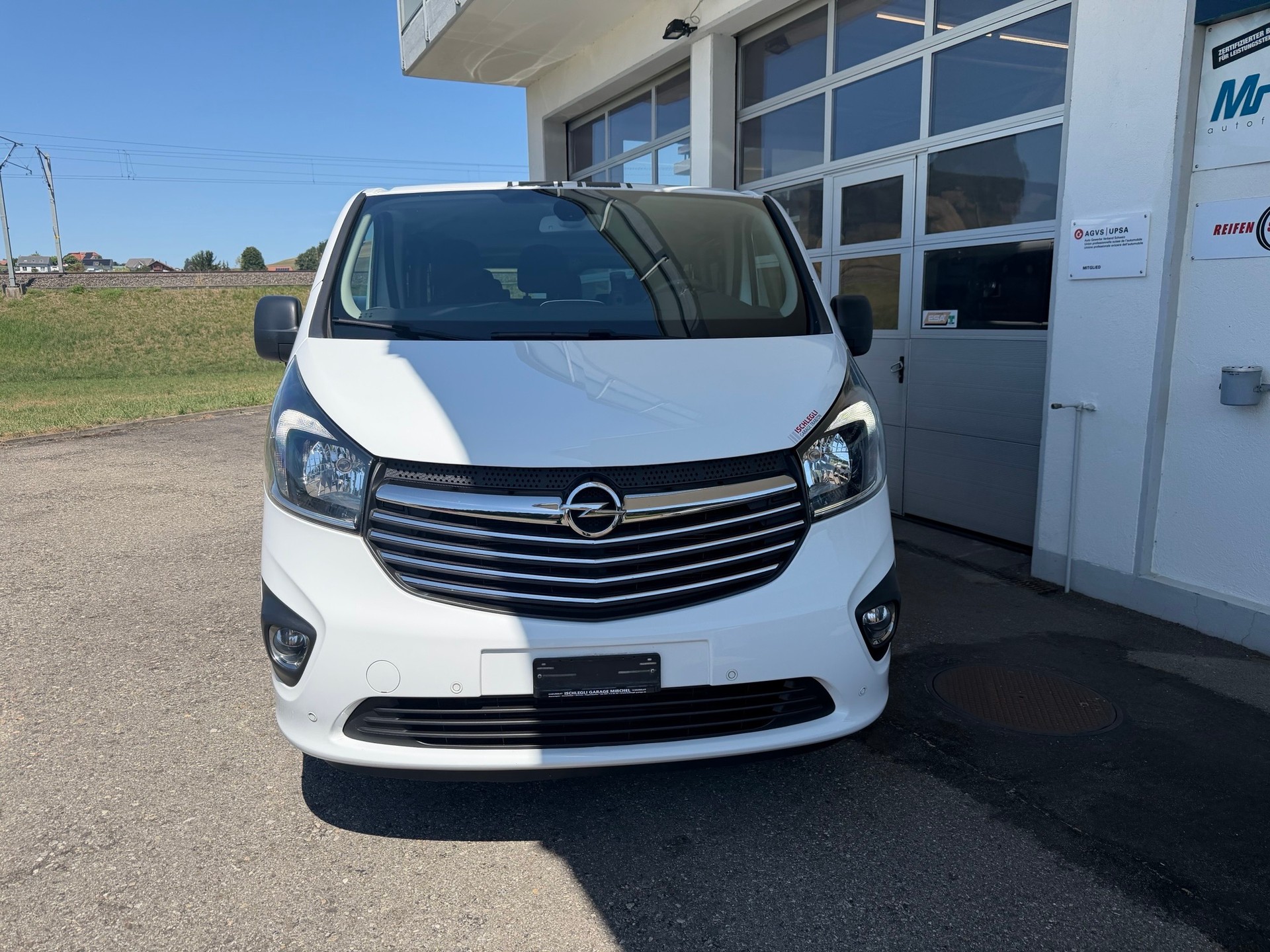 OPEL Vivaro 1.6 CDTI Combi+ 2.7t L1H1-image-2