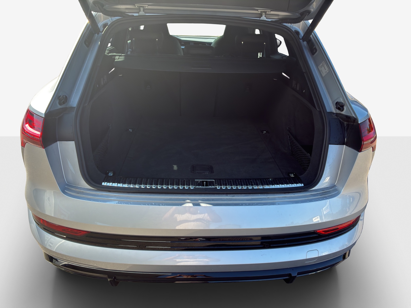 AUDI e-tron S quattro-image-8
