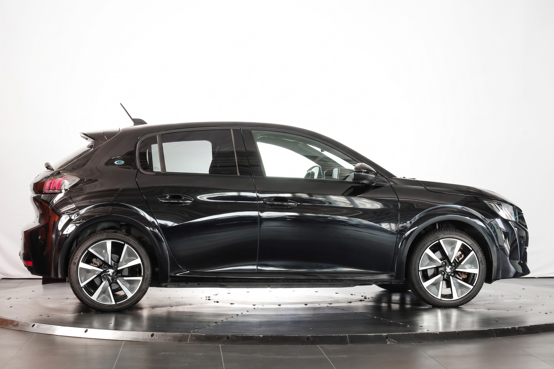 PEUGEOT 208 Elektrik GT-image-4