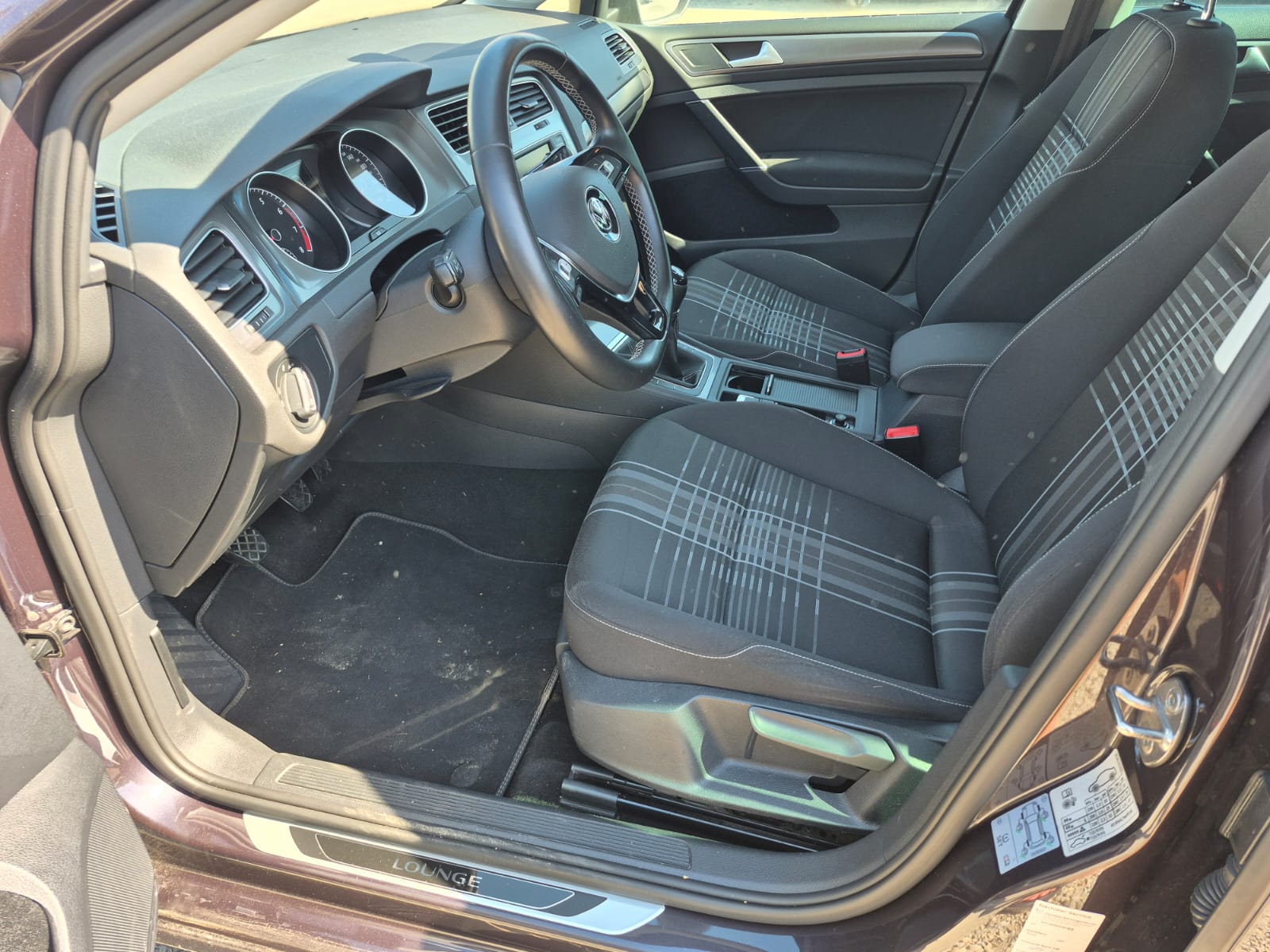VW Golf 1.2 TSI Lounge-image-8