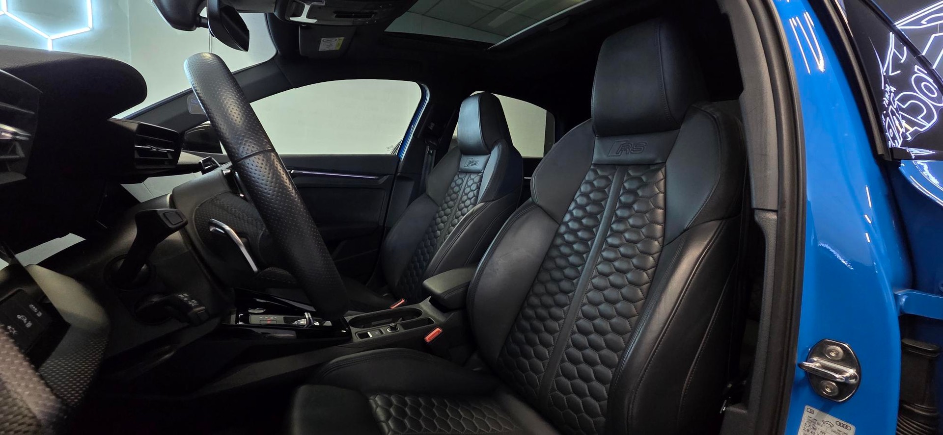 AUDI RS3 Limousine 2.5 TSI quattro S-tronic-image-5