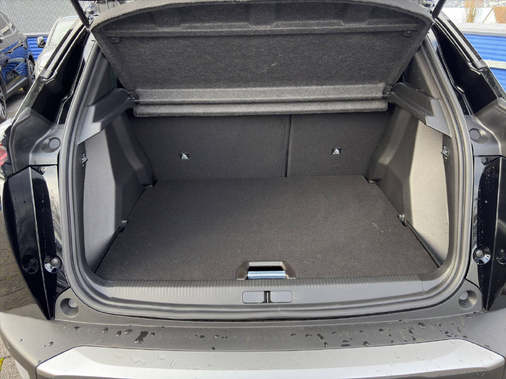 PEUGEOT 2008 1.2 Hybrid 145 GT-image-8