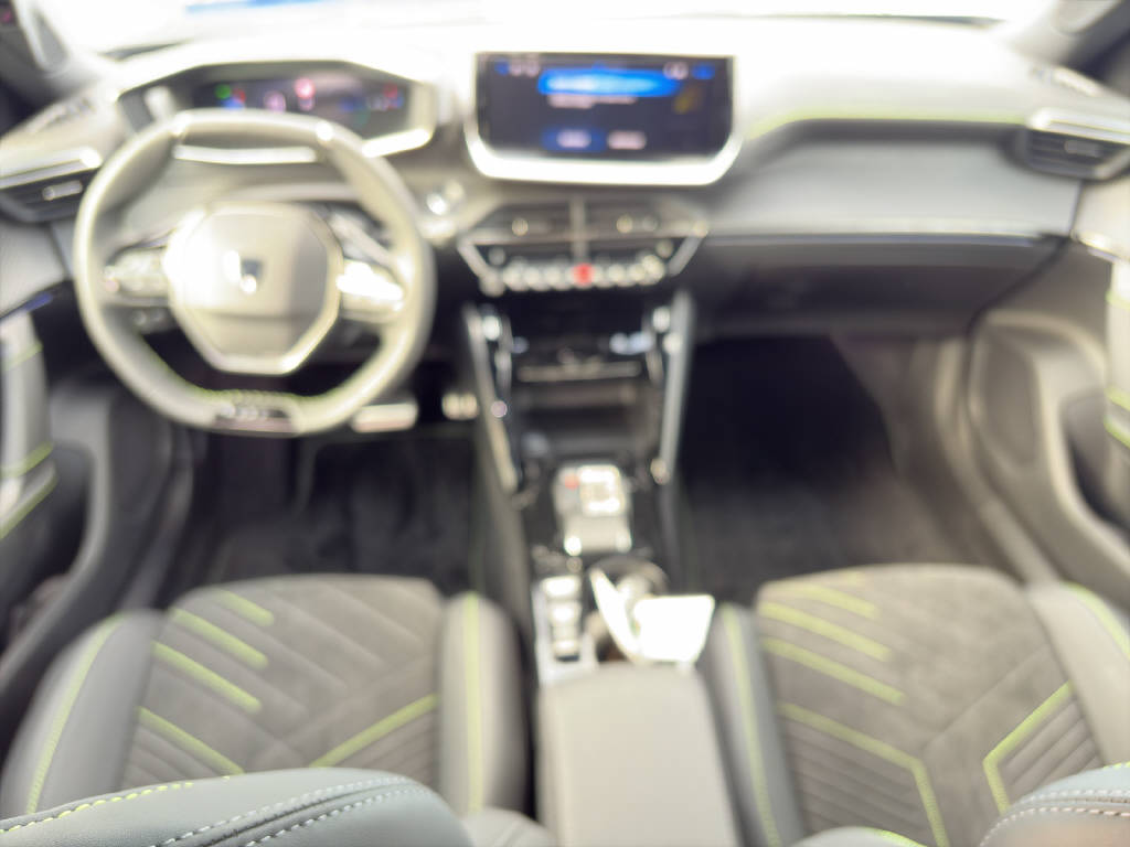 PEUGEOT 2008 1.2 Hybrid 145 GT-image-6