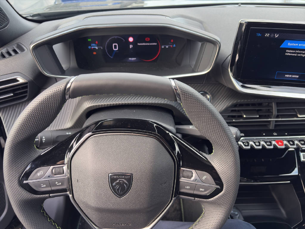PEUGEOT 2008 1.2 Hybrid 145 GT-image-5