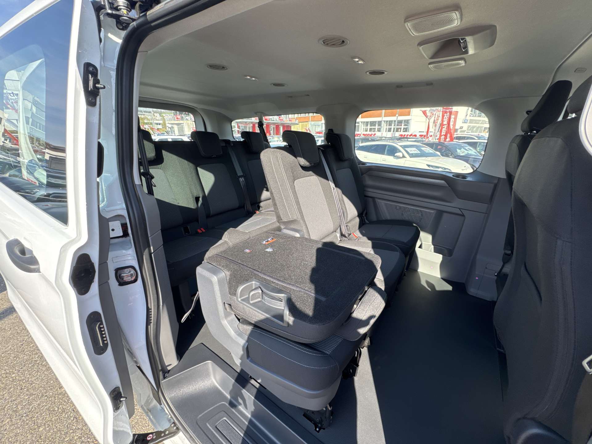 VW Caravelle 2.0 TDi 8-Plätzer Top-Preis-image-6