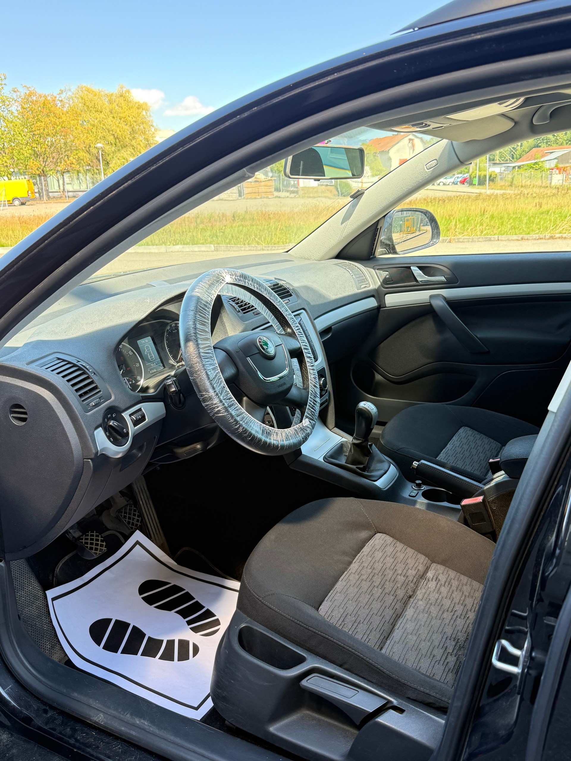 SKODA Octavia Combi 1.8 TSI Adventure 4x4-image-4