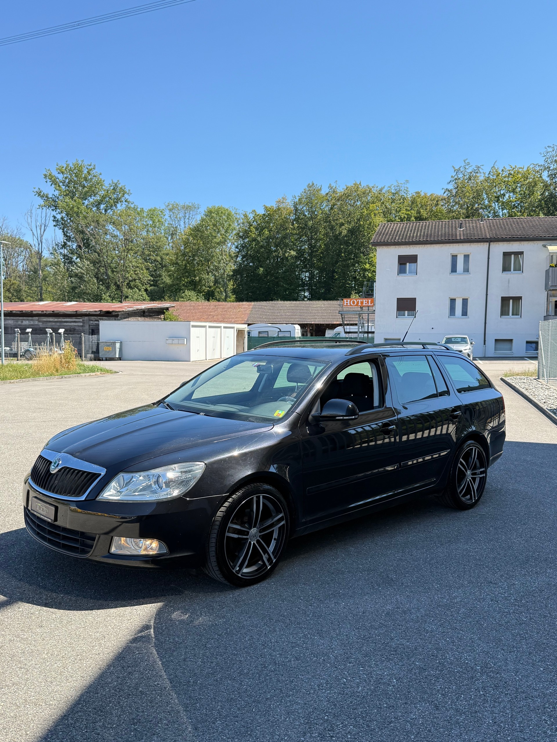 SKODA Octavia Combi 1.8 TSI Adventure 4x4-image-0