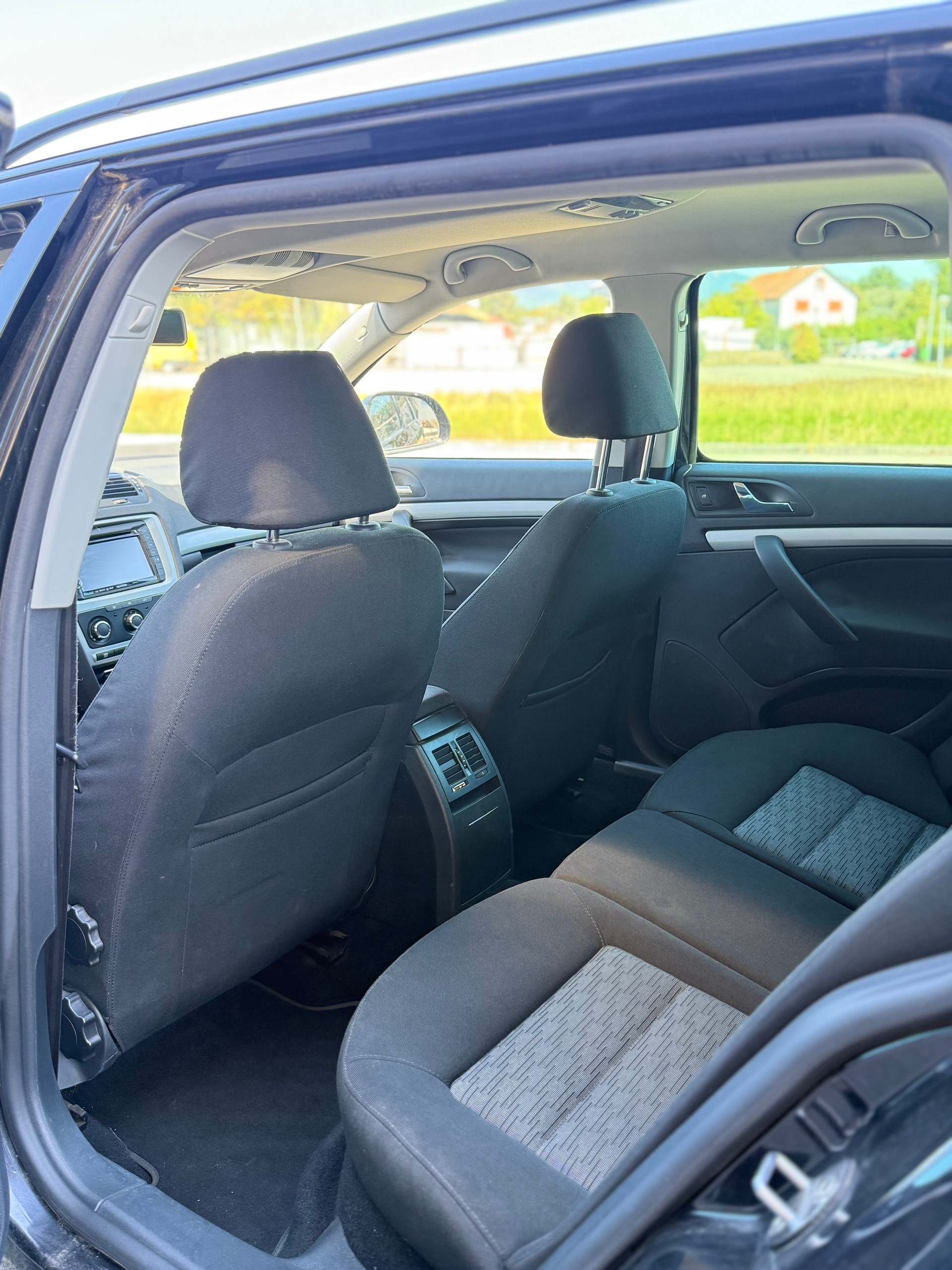 SKODA Octavia Combi 1.8 TSI Adventure 4x4-image-5