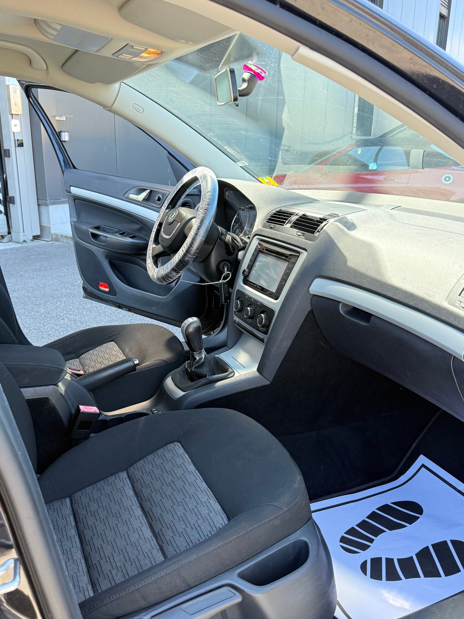 SKODA Octavia Combi 1.8 TSI Adventure 4x4-image-6