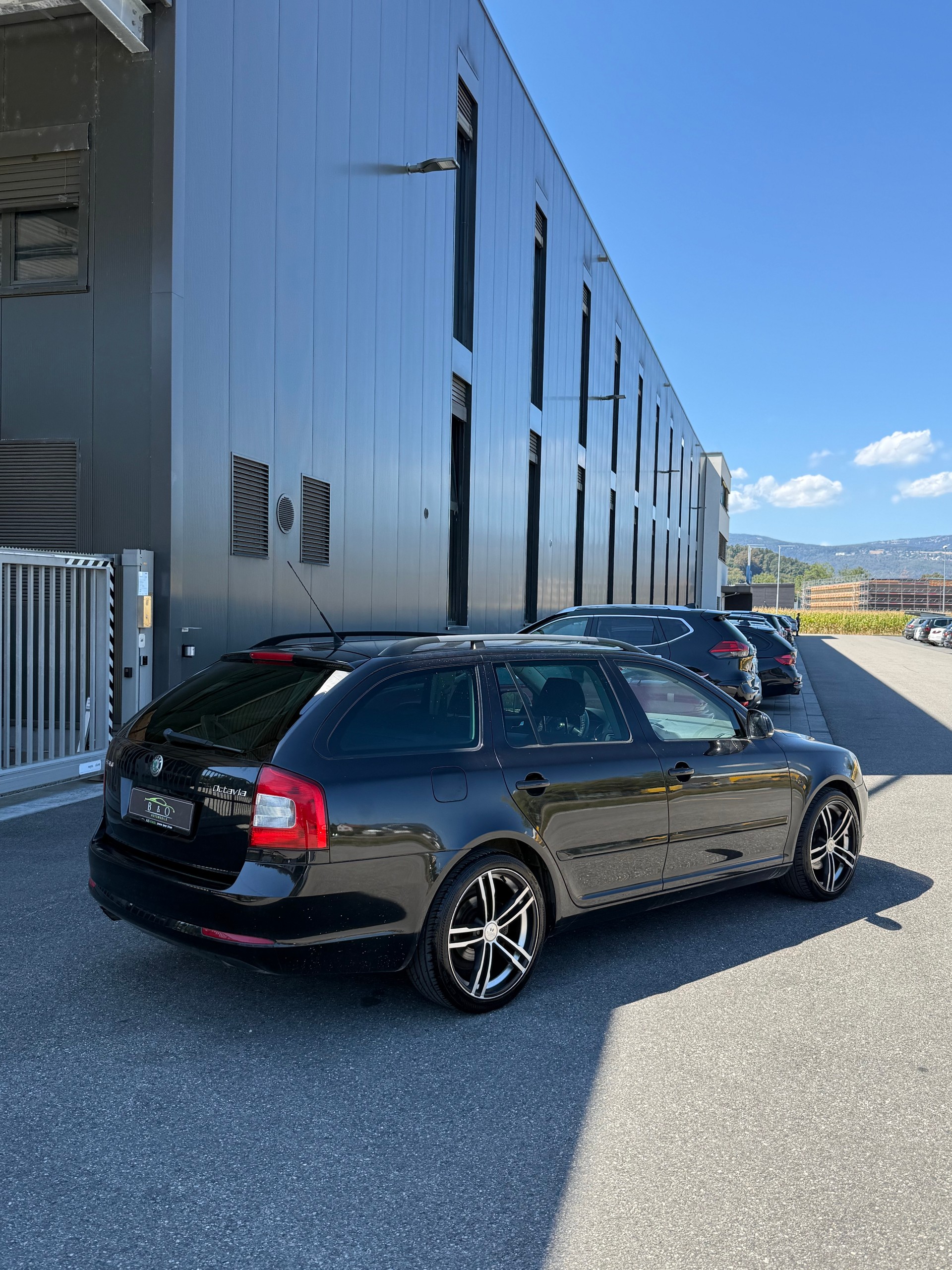 SKODA Octavia Combi 1.8 TSI Adventure 4x4-image-2