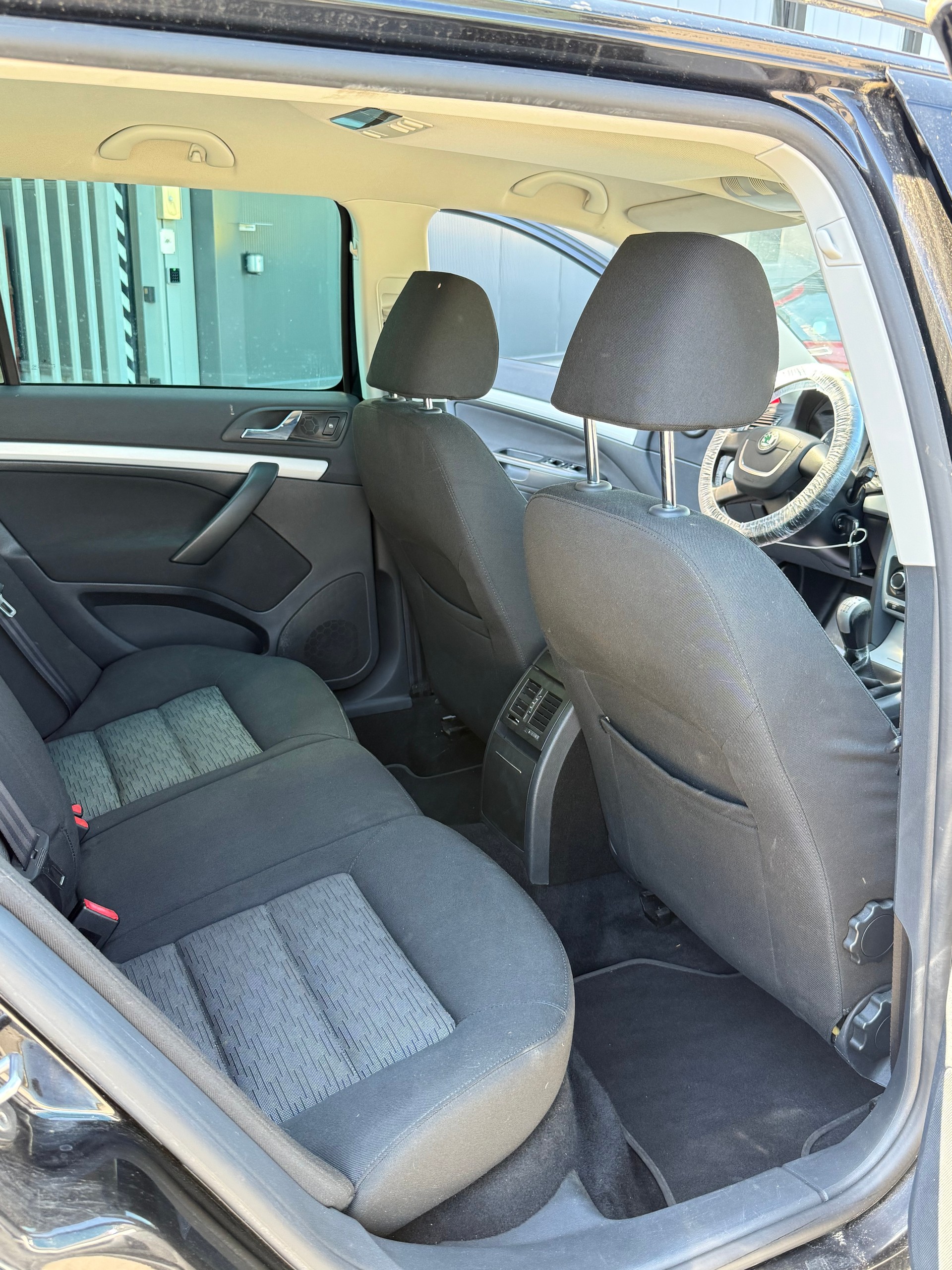 SKODA Octavia Combi 1.8 TSI Adventure 4x4-image-7