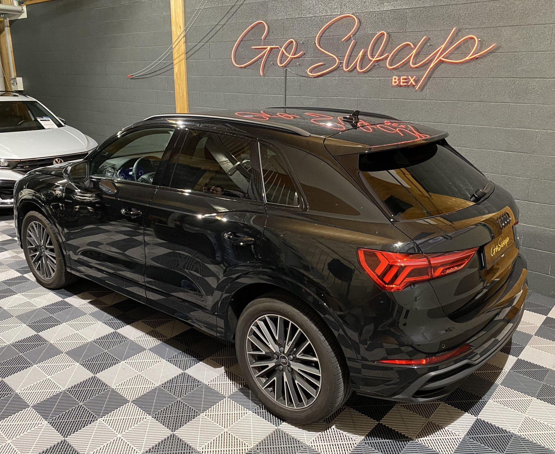 AUDI Q3 Sportback 40 TFSI S line quattro S-tronic-image-11