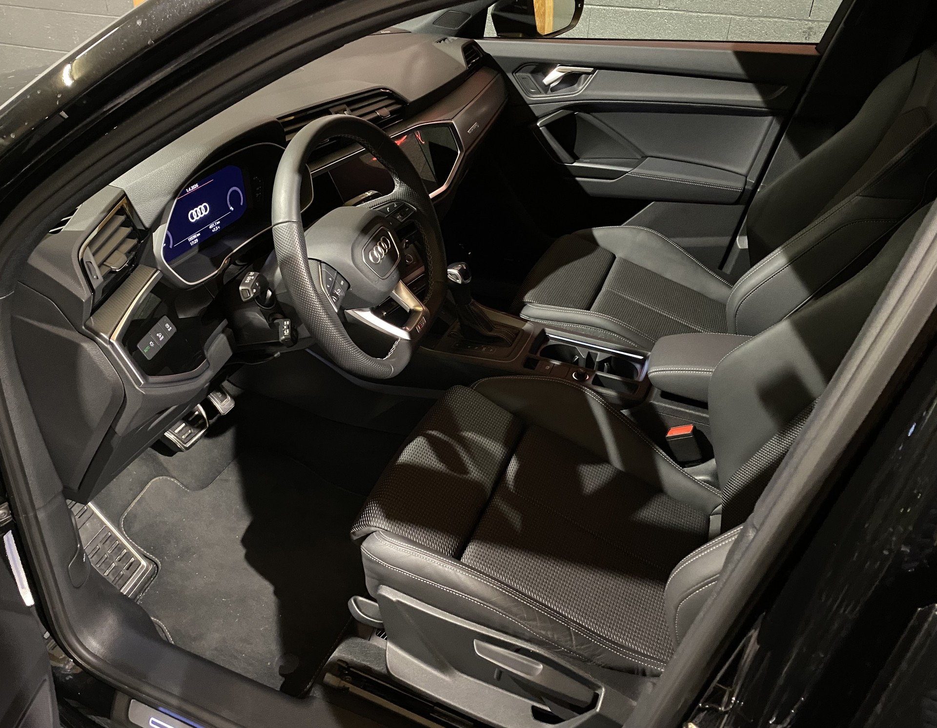 AUDI Q3 Sportback 40 TFSI S line quattro S-tronic-image-13