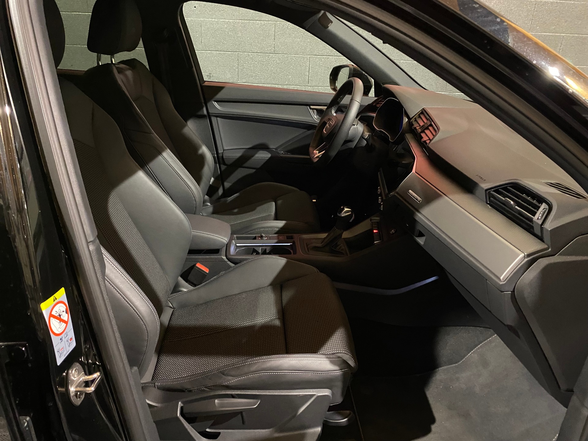 AUDI Q3 Sportback 40 TFSI S line quattro S-tronic-image-23