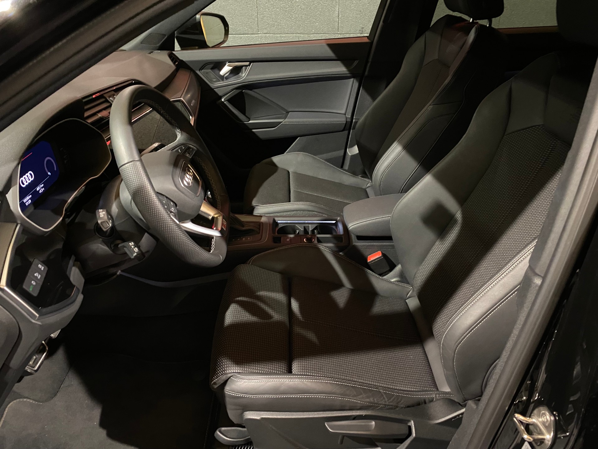 AUDI Q3 Sportback 40 TFSI S line quattro S-tronic-image-14