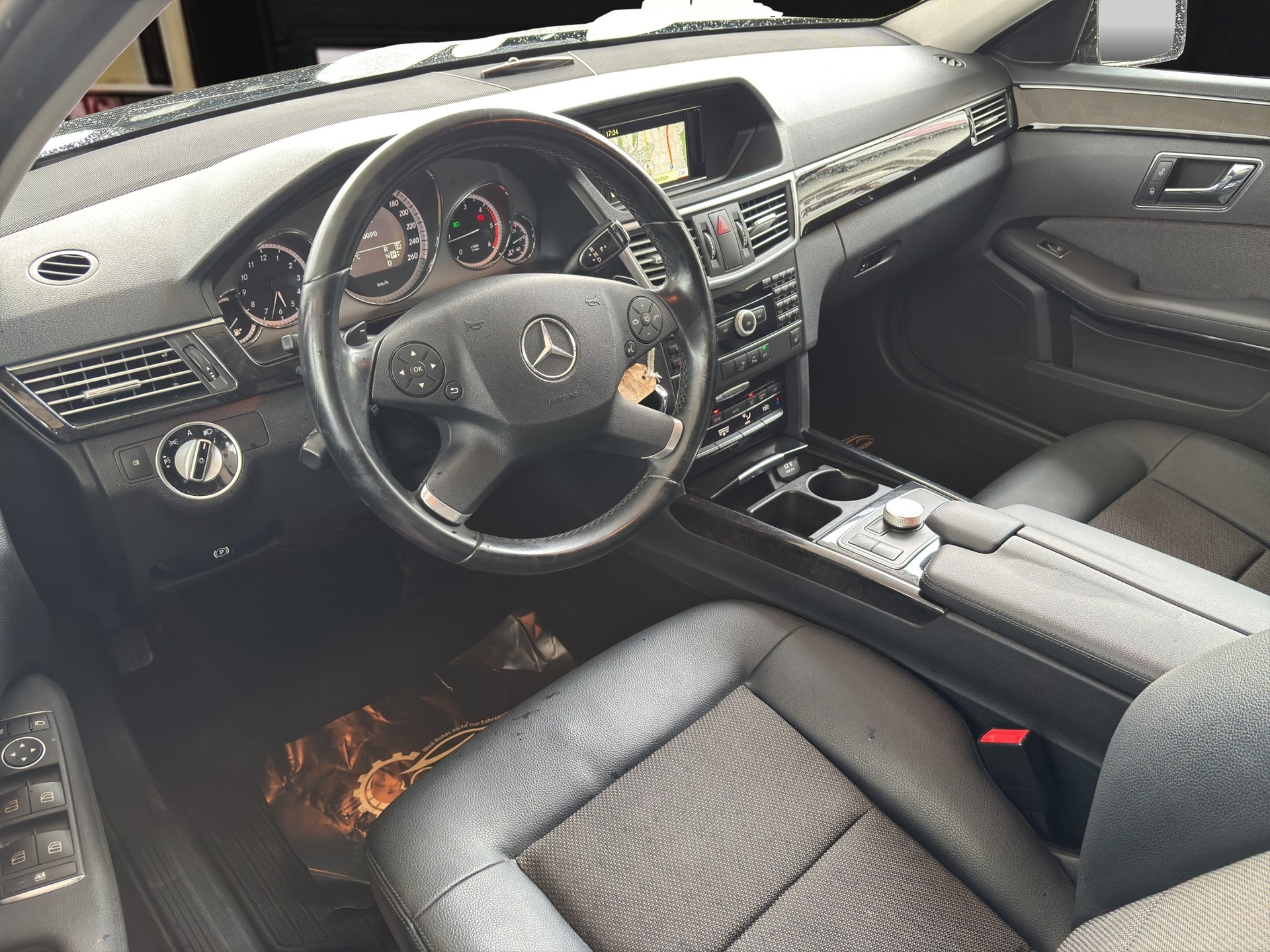 MERCEDES-BENZ E 250 CDI BlueEF Avantgarde Kombi-image-8