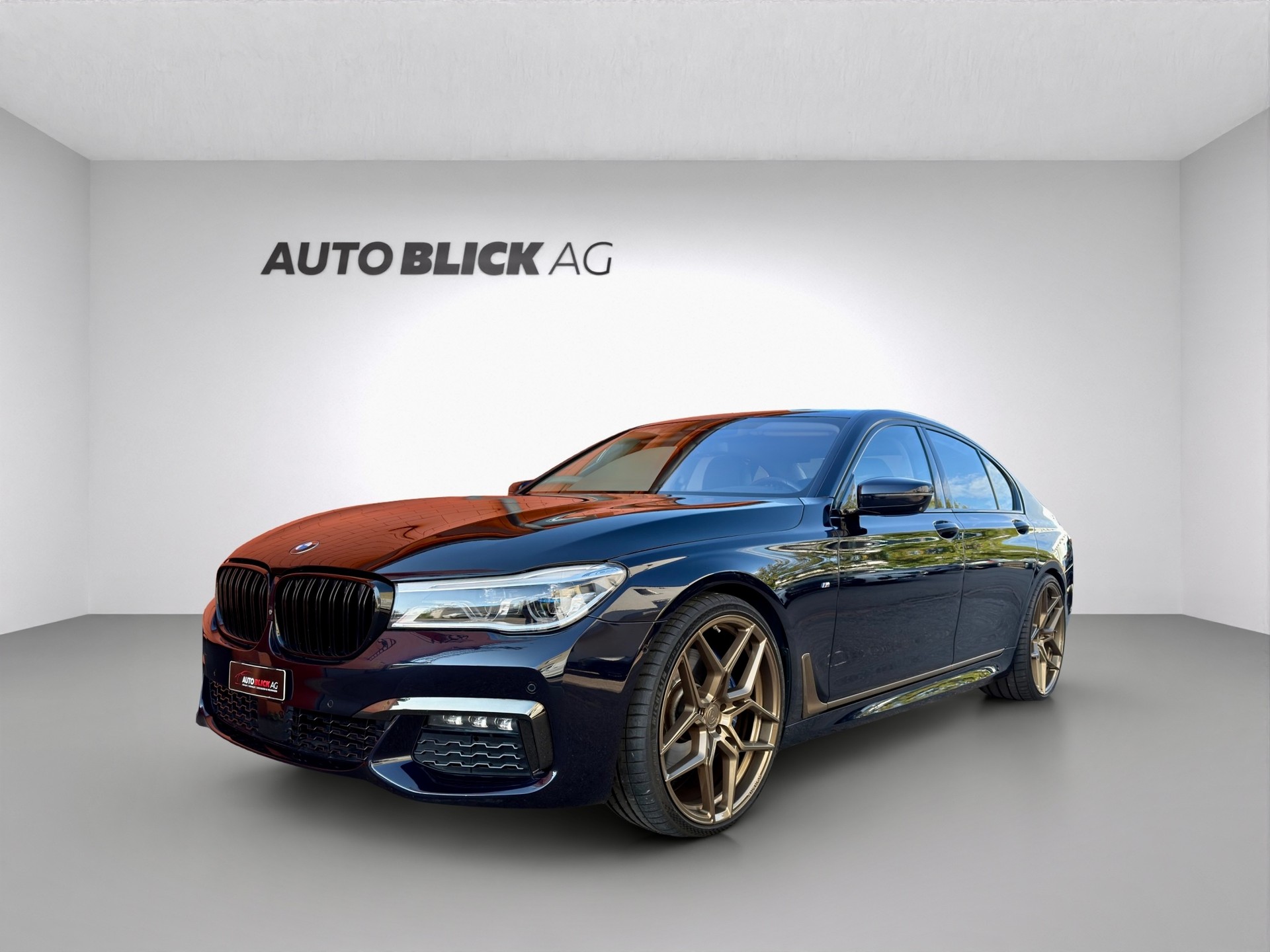 BMW 750i xDrive Steptronic-image-0