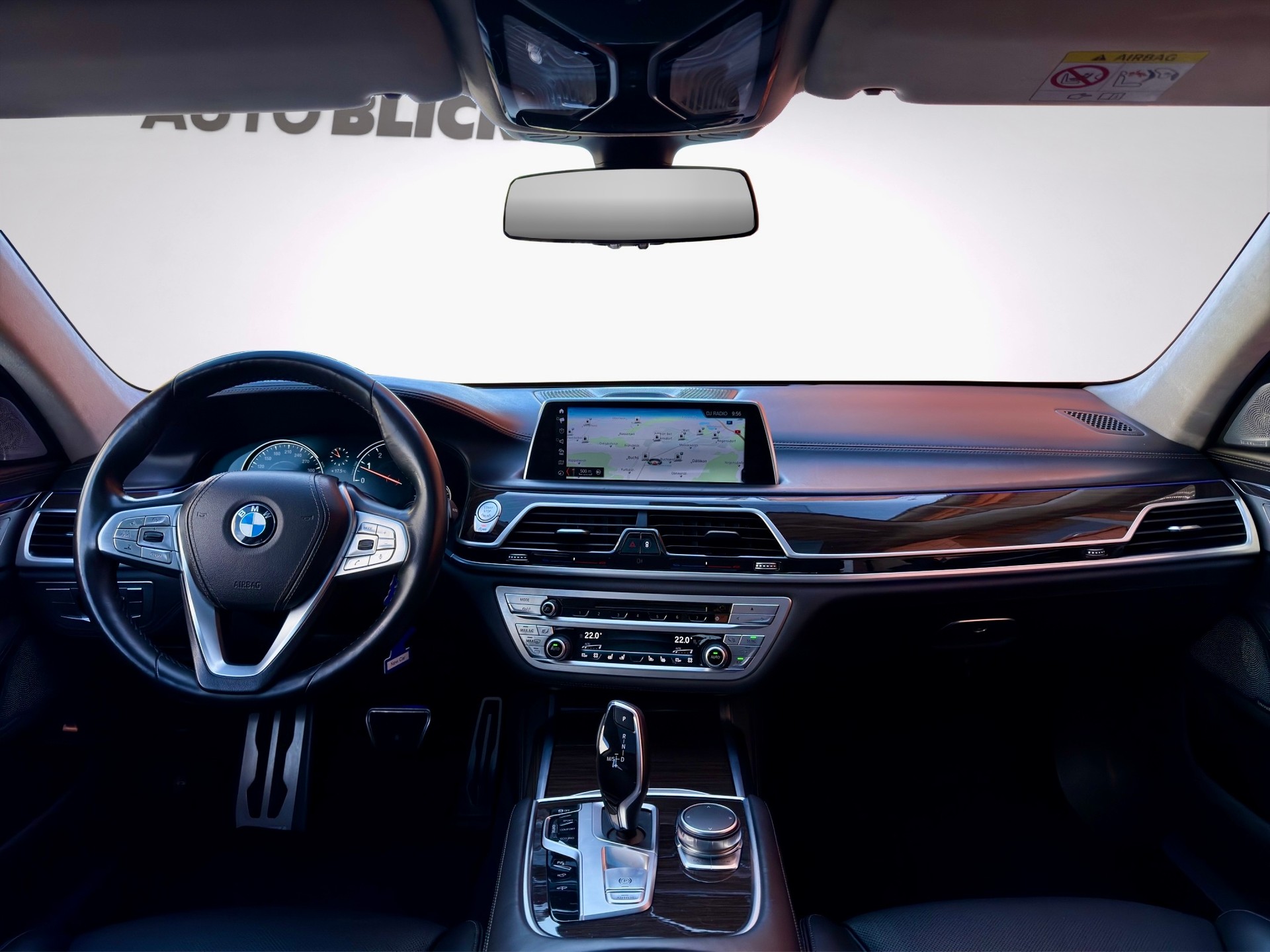 BMW 750i xDrive Steptronic-image-11