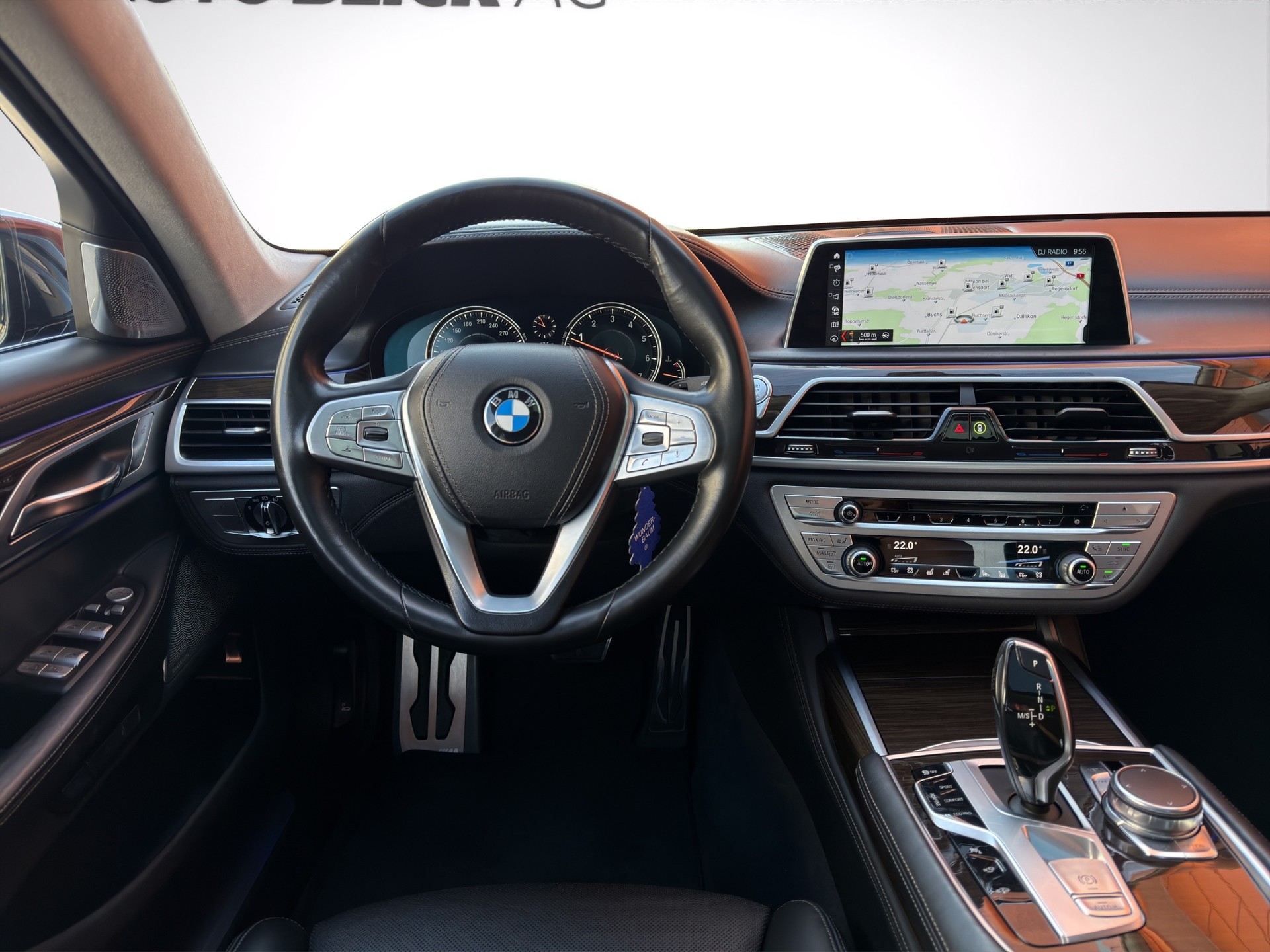 BMW 750i xDrive Steptronic-image-12